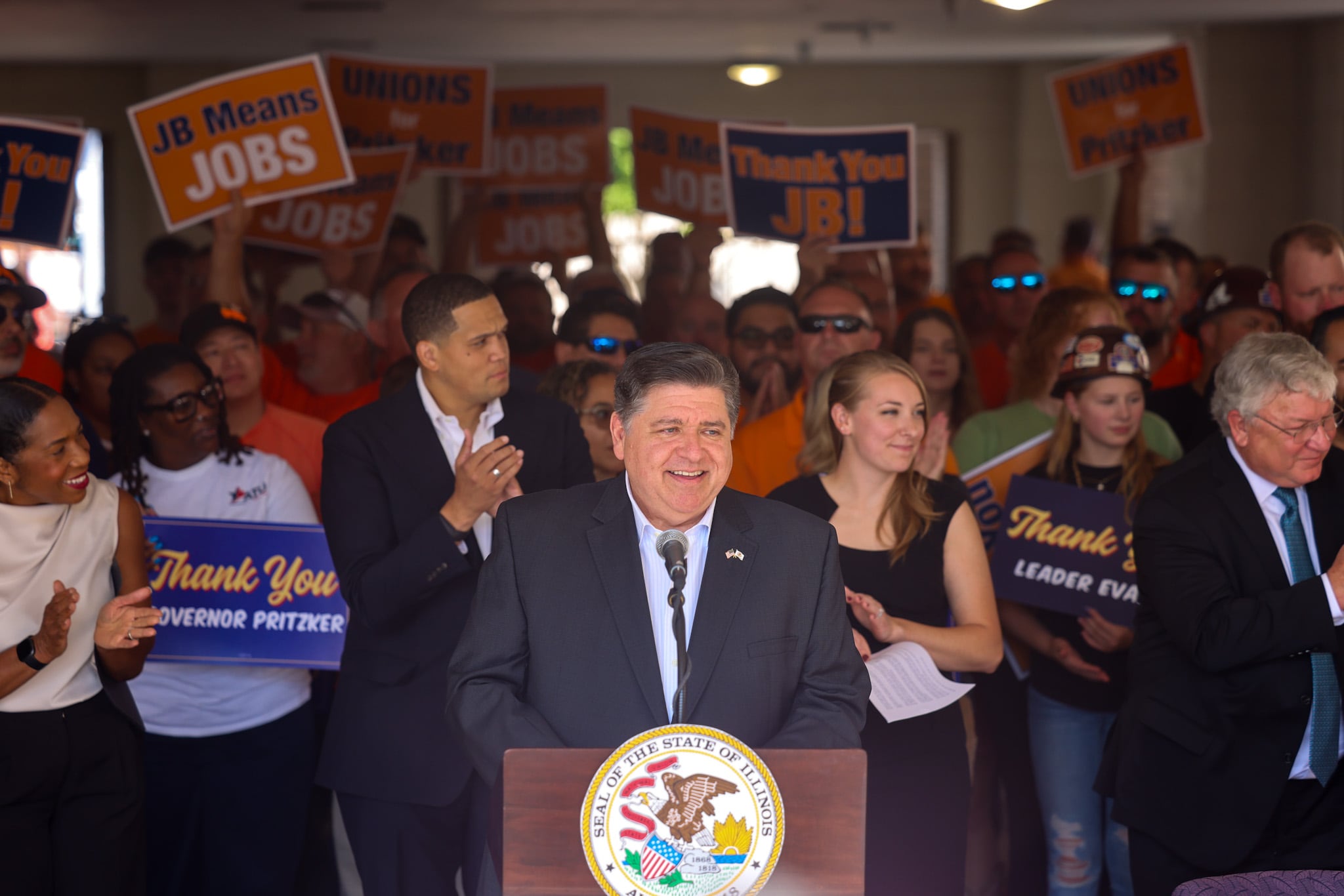 JB Pritzker sostuvo que las nuevas leyes buscan impedir retrocesos en las normas laborales federales