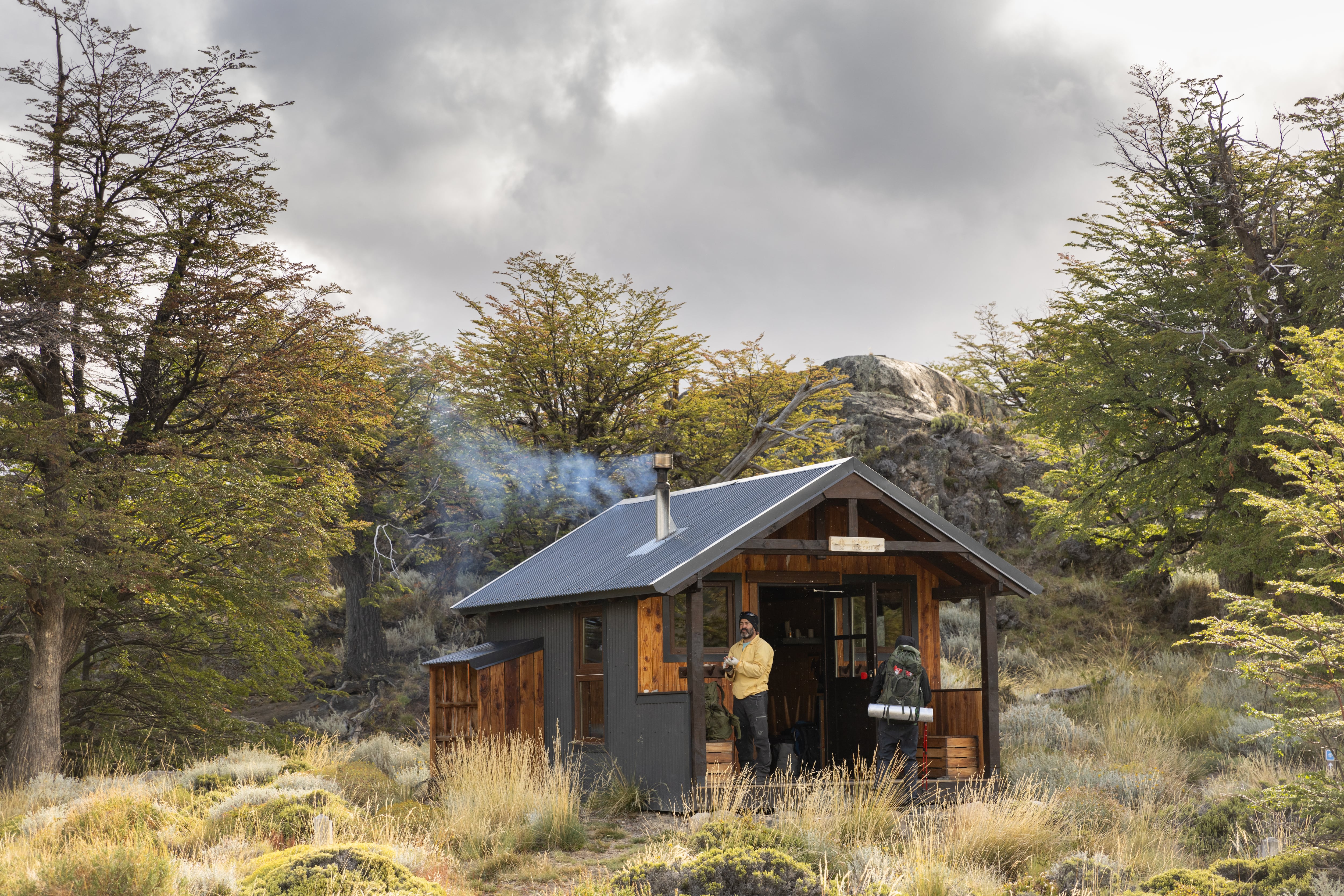 Los refugios tienen capacidad para 3 y 6 personas y están diseñados para dormir una noche.