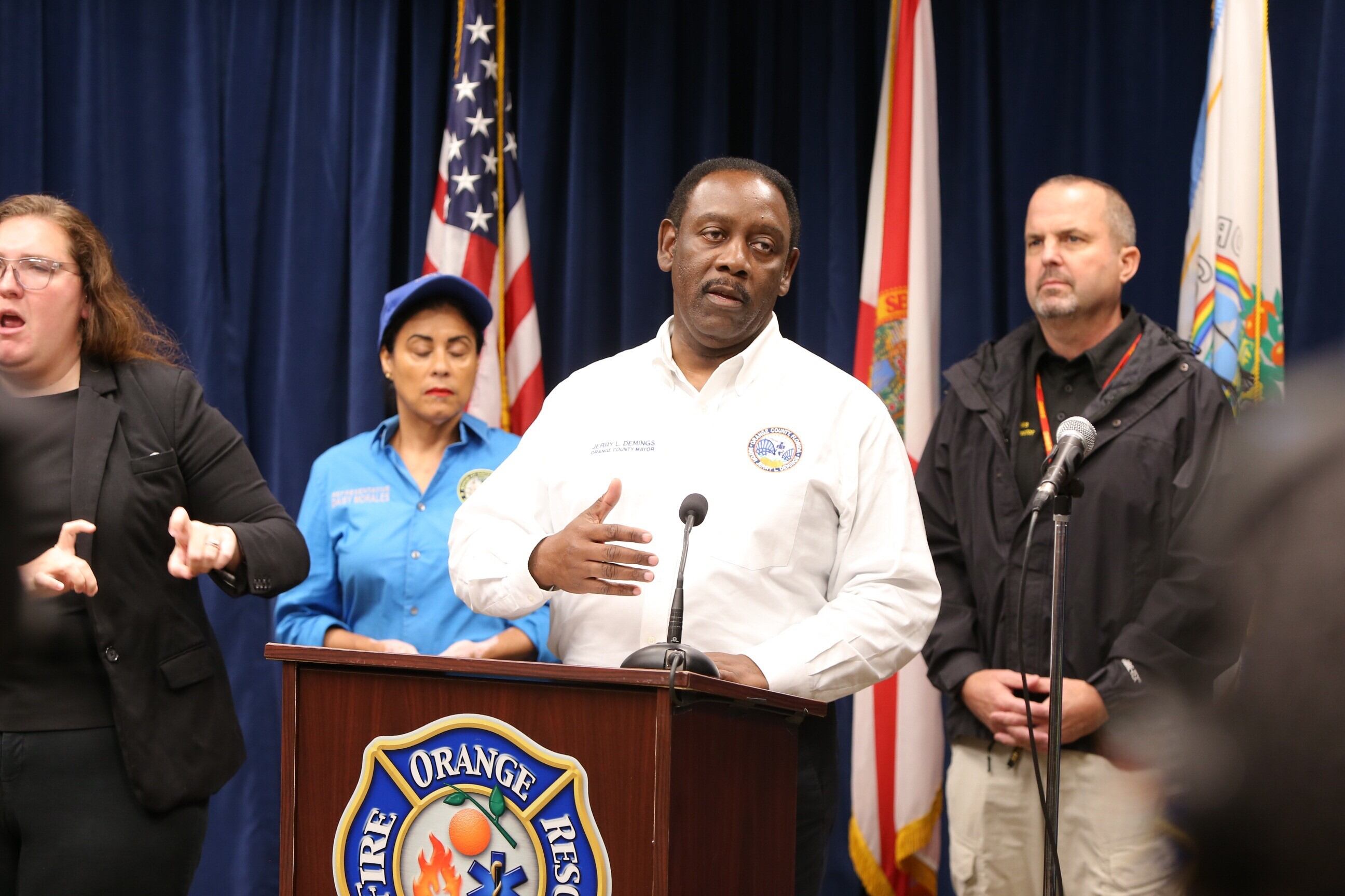 El alcalde Jerry Demings sostuvo que transportar detenidos migratorios no es responsabilidad de las autoridades locales