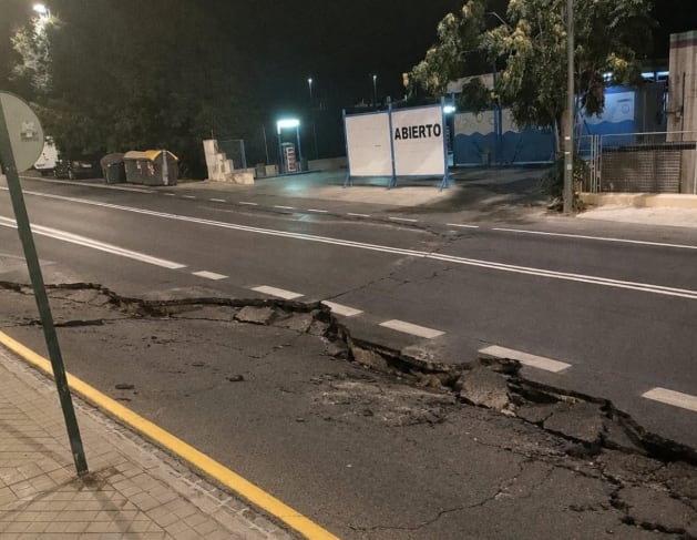 Una calle completamente destruida