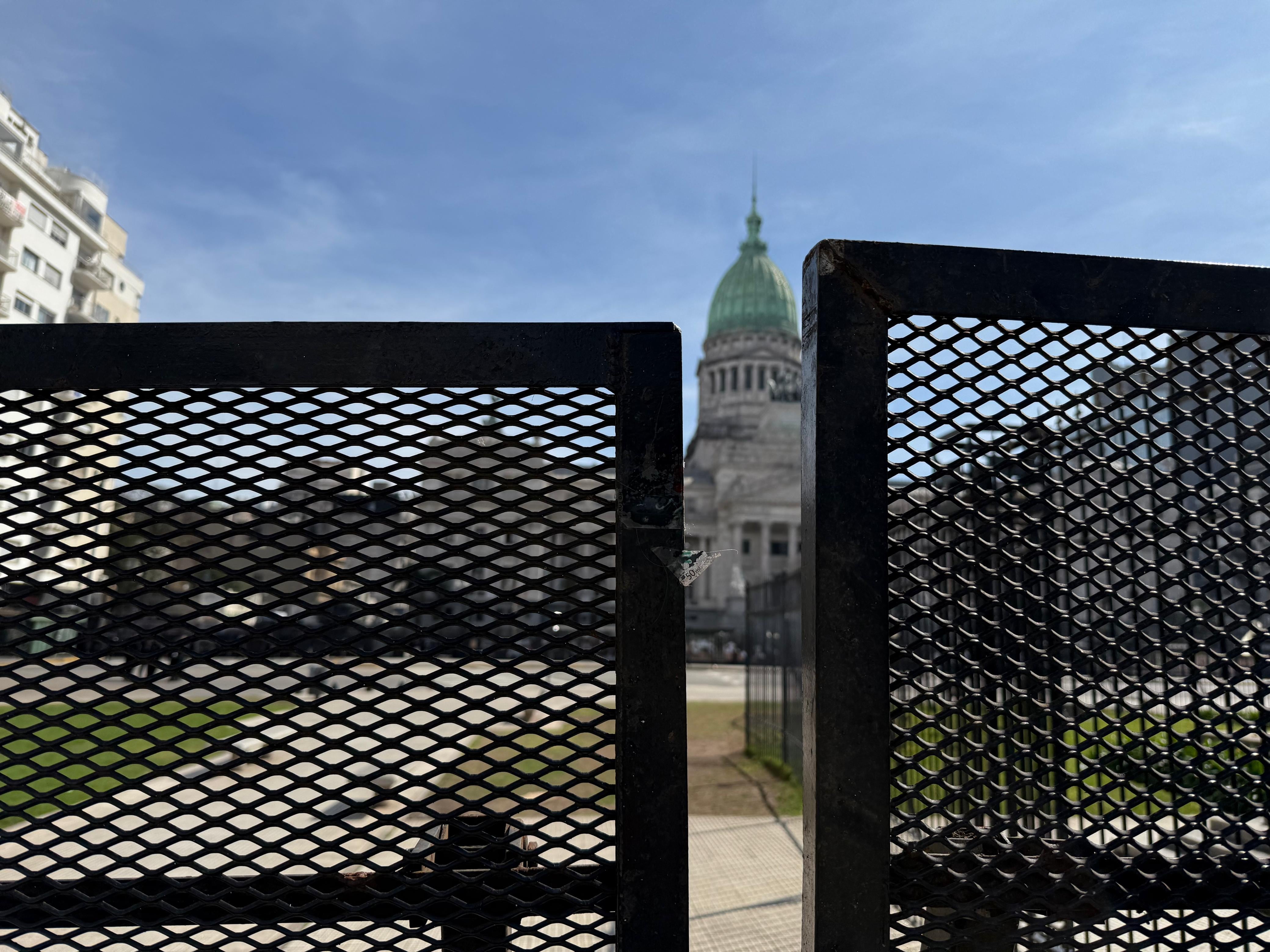 Protestas de organizaciones sociales y sindicatos en el Congreso de la Nación