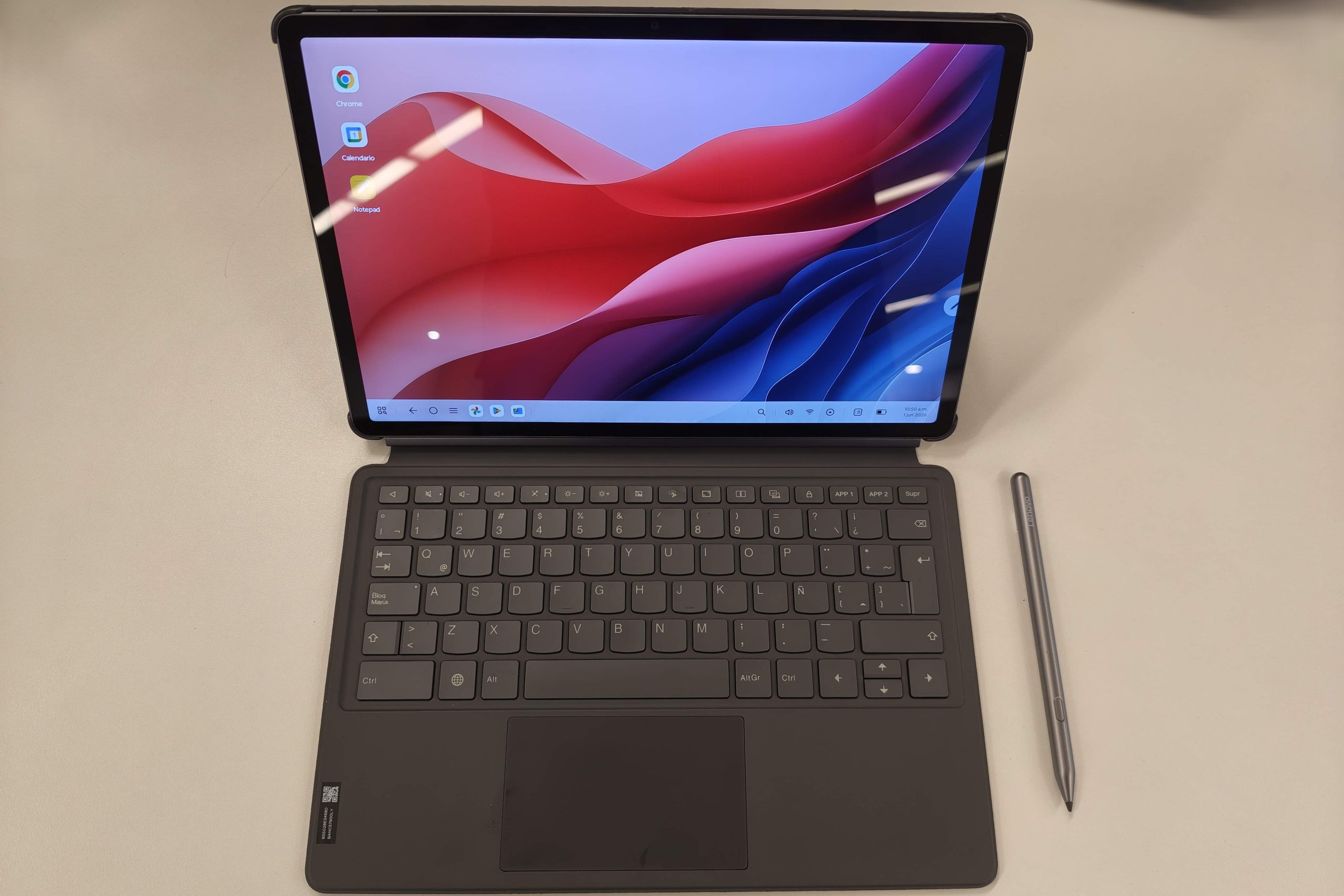 La Lenovo Idea Tab Pro tiene un modo Escritorio para usarla como si fuera una notebook convencional, pero con apps de Android