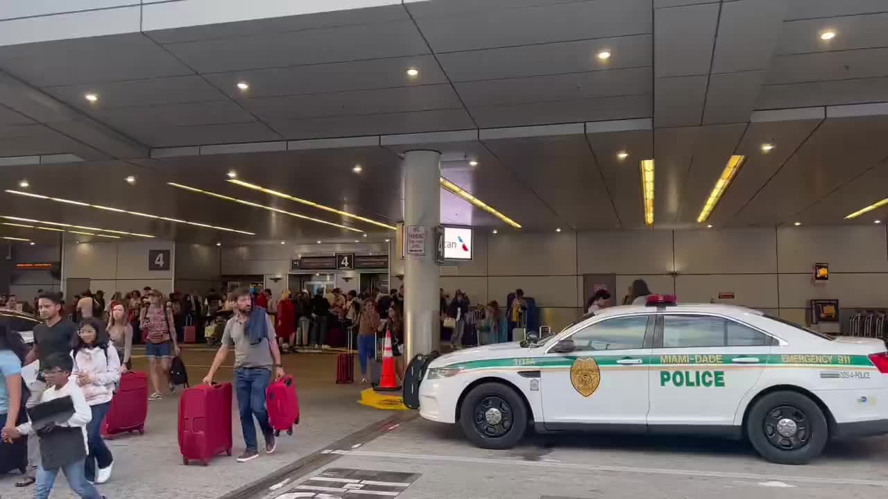 Noticias de Florida hoy, en vivo: evacúan aeropuerto de Miami por equipaje sospechoso en medio del Memorial Day