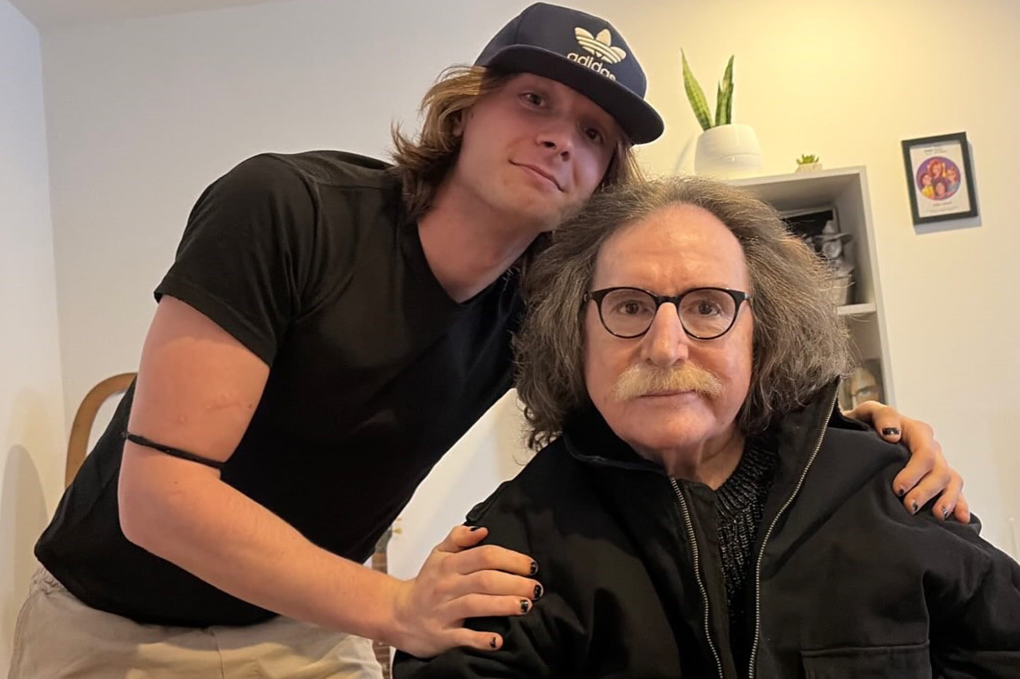 Así fue el emotivo encuentro entre Charly García y Benicio Guyot, el hijo de Ernestina Pais