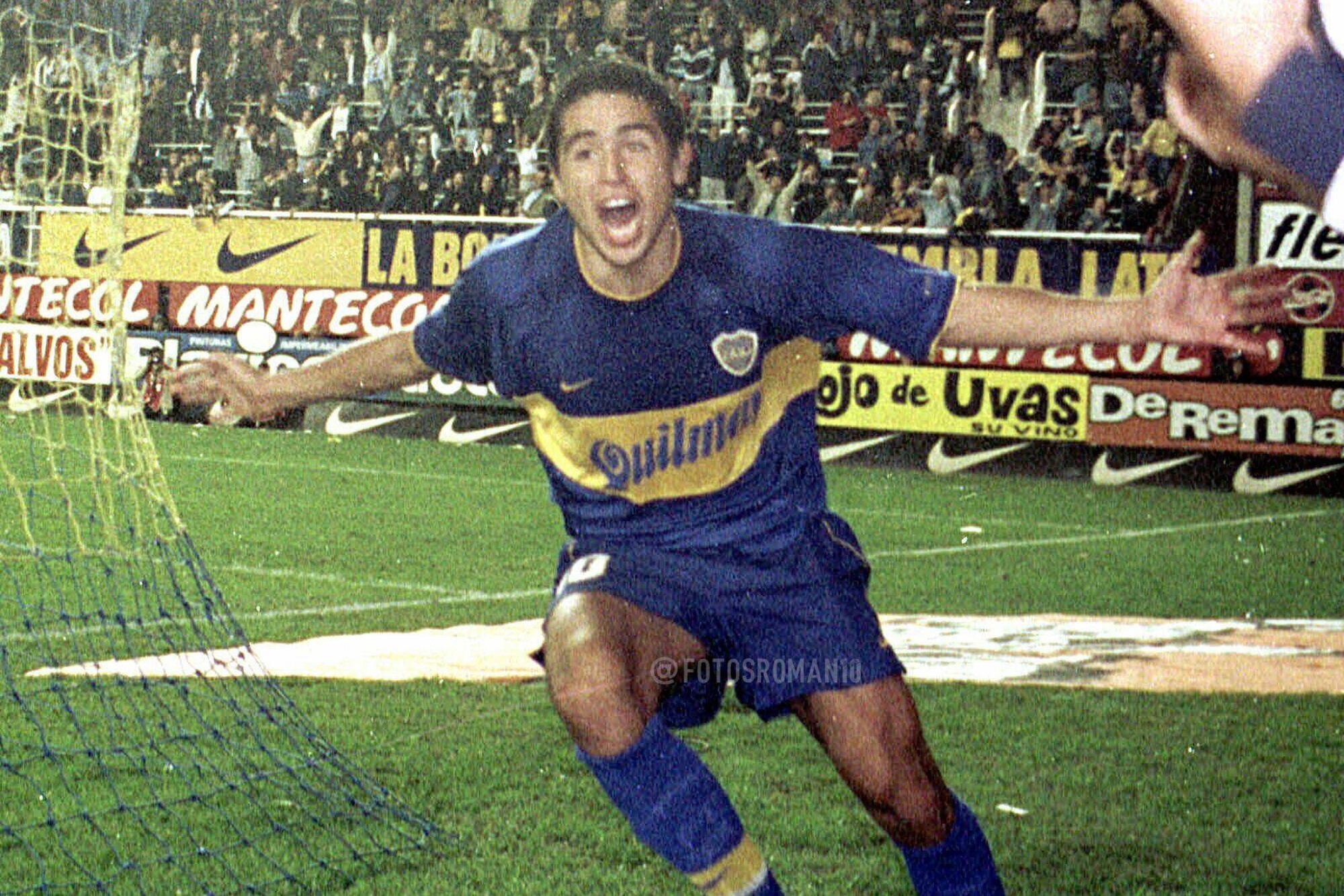 En su único cruce a eliminación directa con River, Riquelme marcó un gol en el Monumental y otro en la Bombonera, para eliminar al rival eterno y que Boca avance a semifinales de la Libertadores 2000