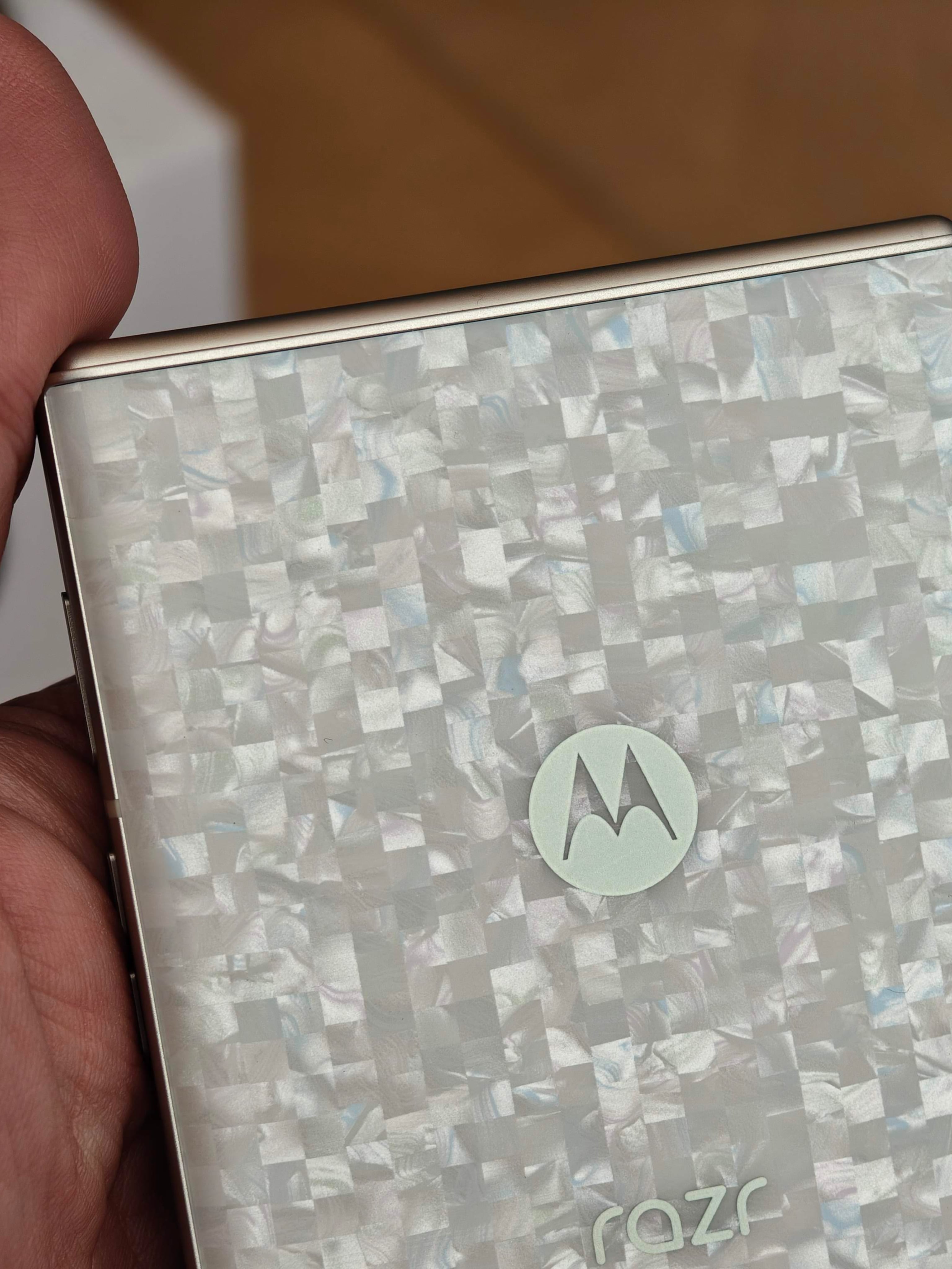 Un Motorola Razr 70 Ultra; lleva una batería de 5000 mAh y una pantalla plegable de 7 pulgadas