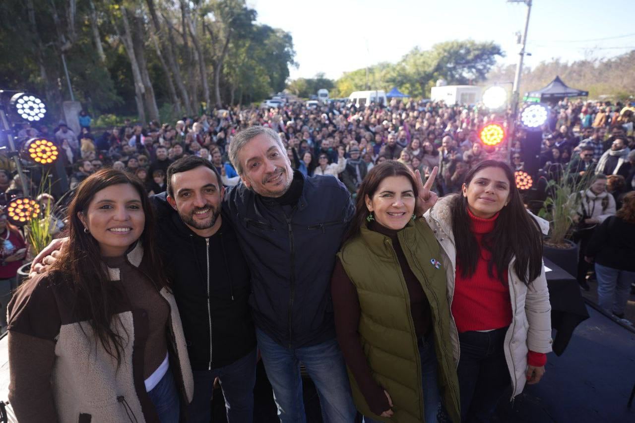 Máximo Kirchner, junto a la intendenta de Moreno, Mariel Fernández, la ministra de ambiente de la PBA, Daniela Vilar y el dirigente del Movimiento Evita Leonardo Grosso