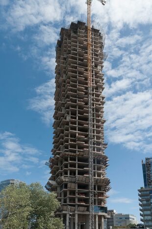 La Harbour Tower que se construye en el dique uno de Puerto Madero fue diseñada por Ott