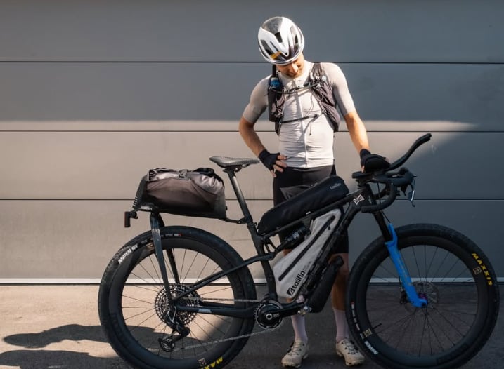Entre sus proyectos más conocidos se encontraba GravGrav, una organización vinculada a ultra-ciclismo