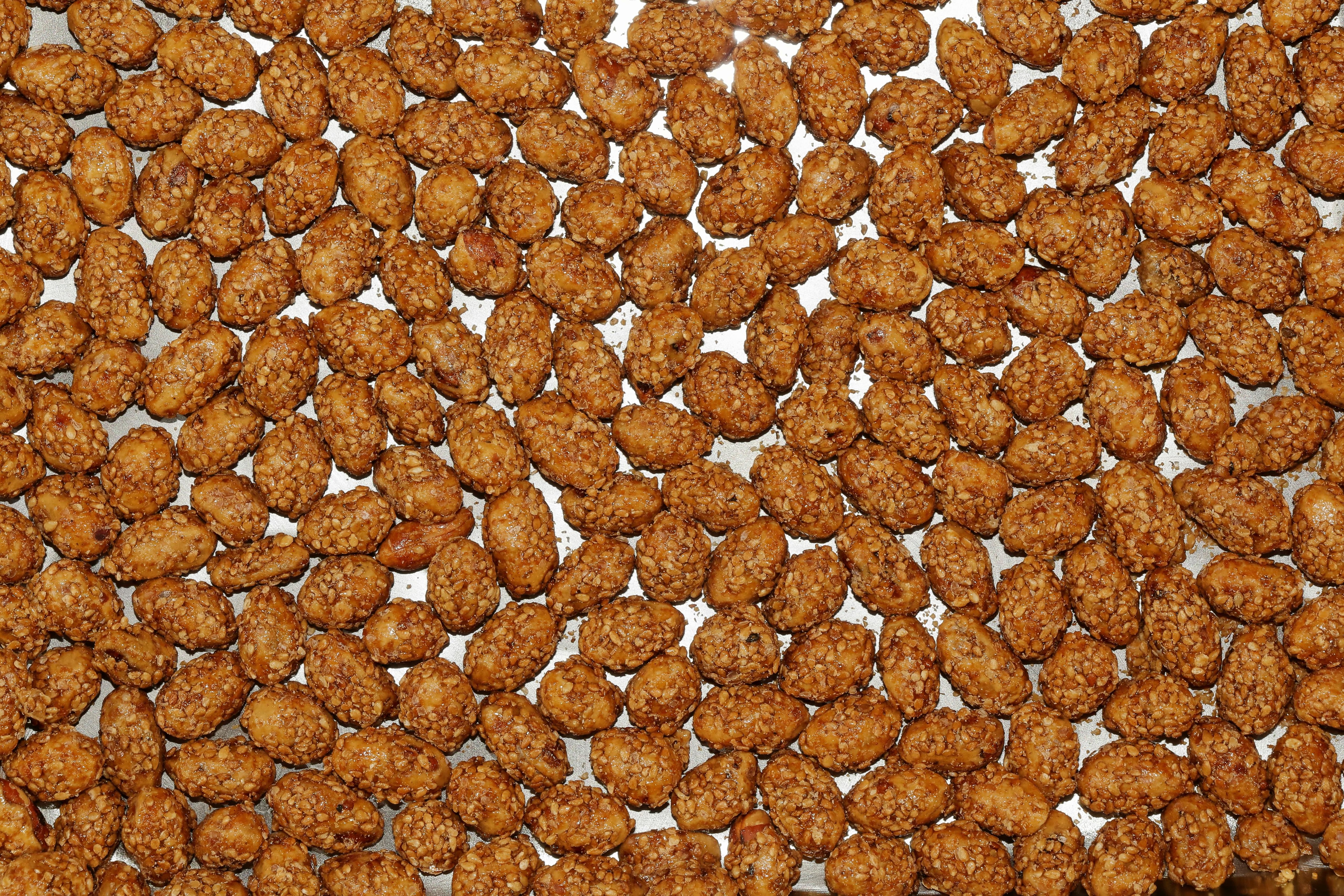 Carapiñadas are popular during holidays because of their special taste and distinctiveness compared to other sweet foods.