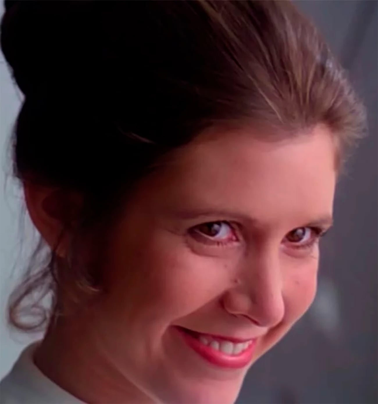 Carrie Fisher fue considerada para el rol de Sandy Olsson