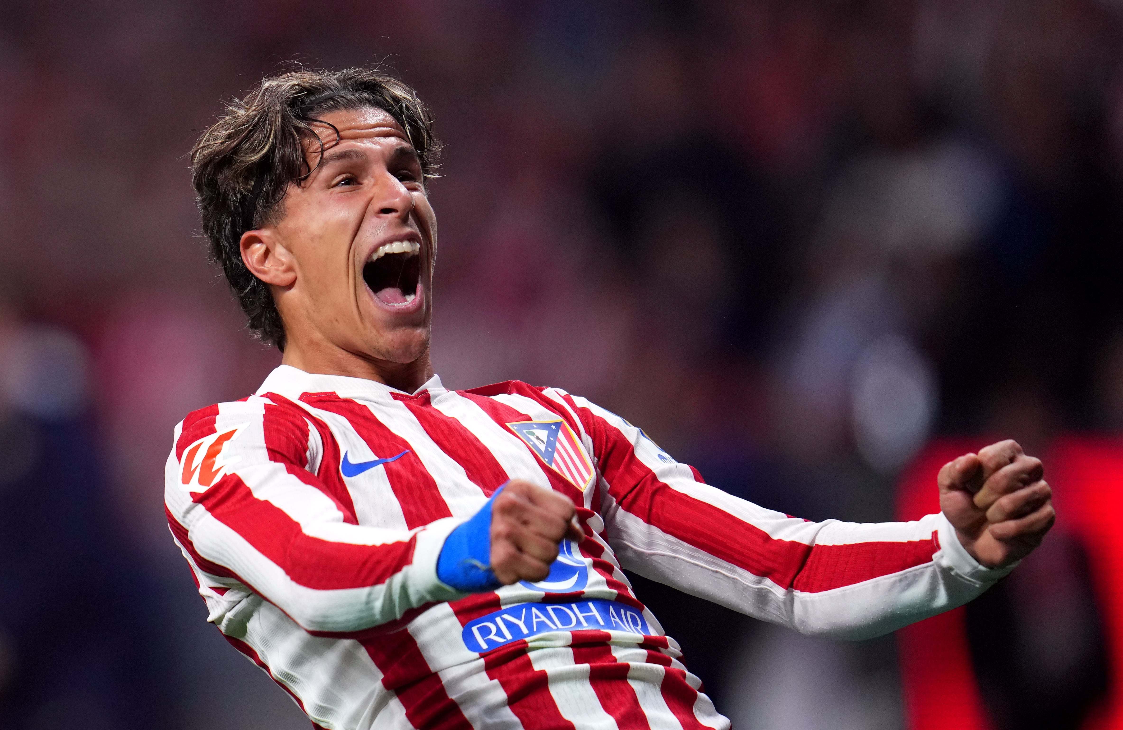 Giuliano Simeone celebra un gol con el Atleti como lo hace siempre: con el alma (Photo by Aitor Alcalde/Getty Images)