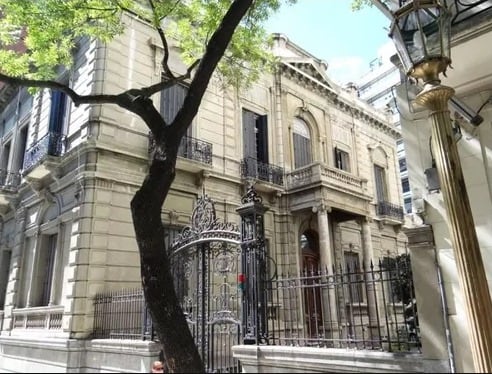 Las mansiones más alucinantes que están a la venta este diciembre 2025