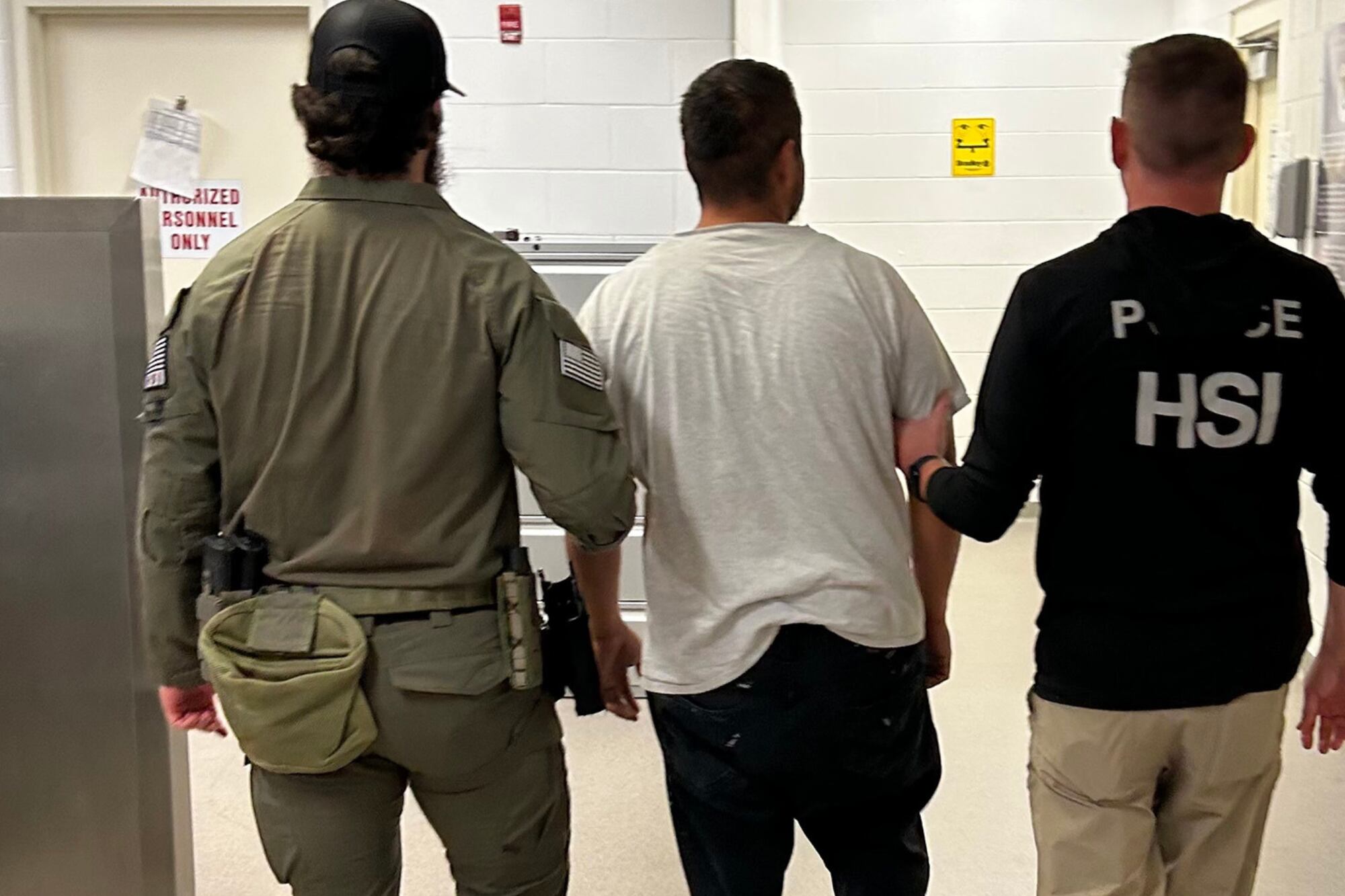 El beneficio puede concederse por razones humanitarias, médicas o familiares y tiene una vigencia de un año renovable