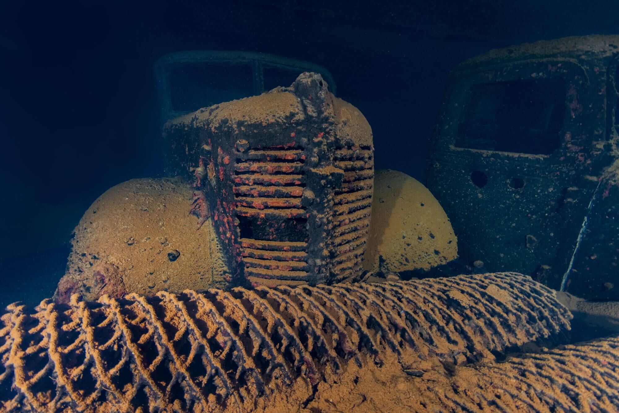 La bodega del Hoki Maru transportaba autos y camiones