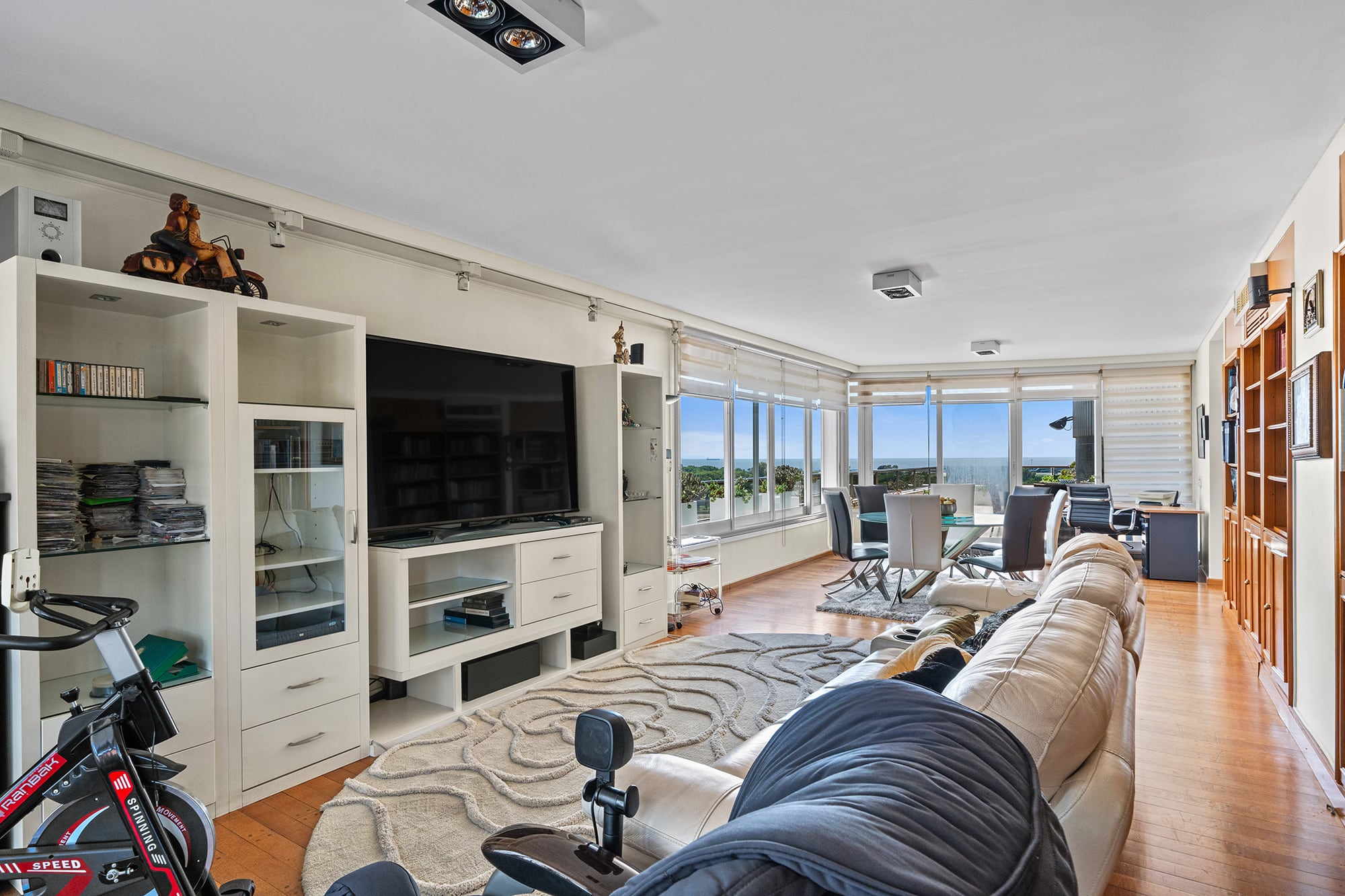 El penthouse conserva una impronta de época y está listo para ser intervenido