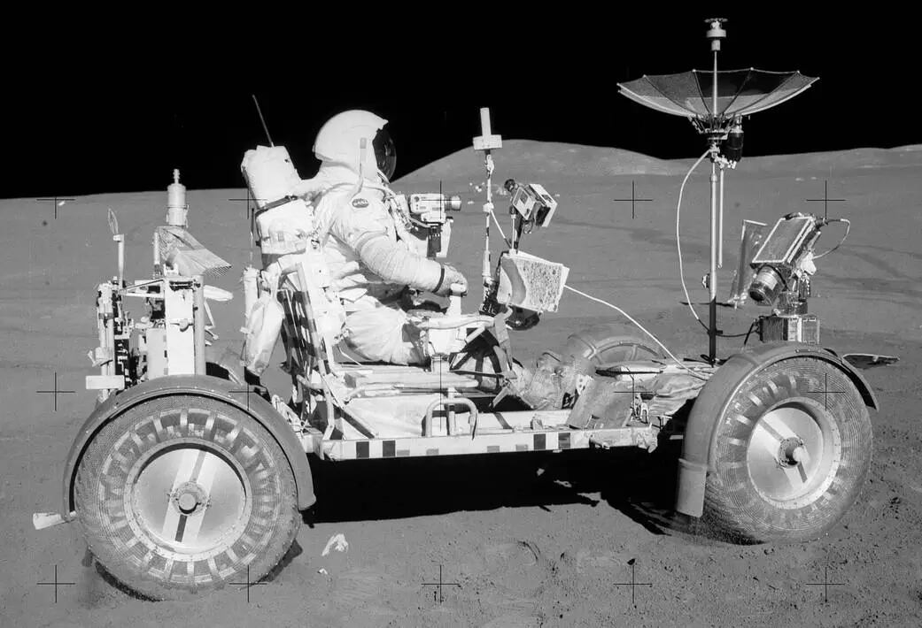 El día en el que la NASA envió autos eléctricos a la Luna y tuvieron un inesperado final