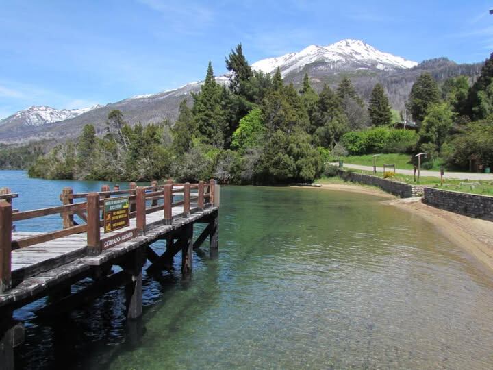 Un rincón tranquilo a orillas del Futalaufquen, desde donde zarpan excursiones y se obtienen vistas únicas del parque