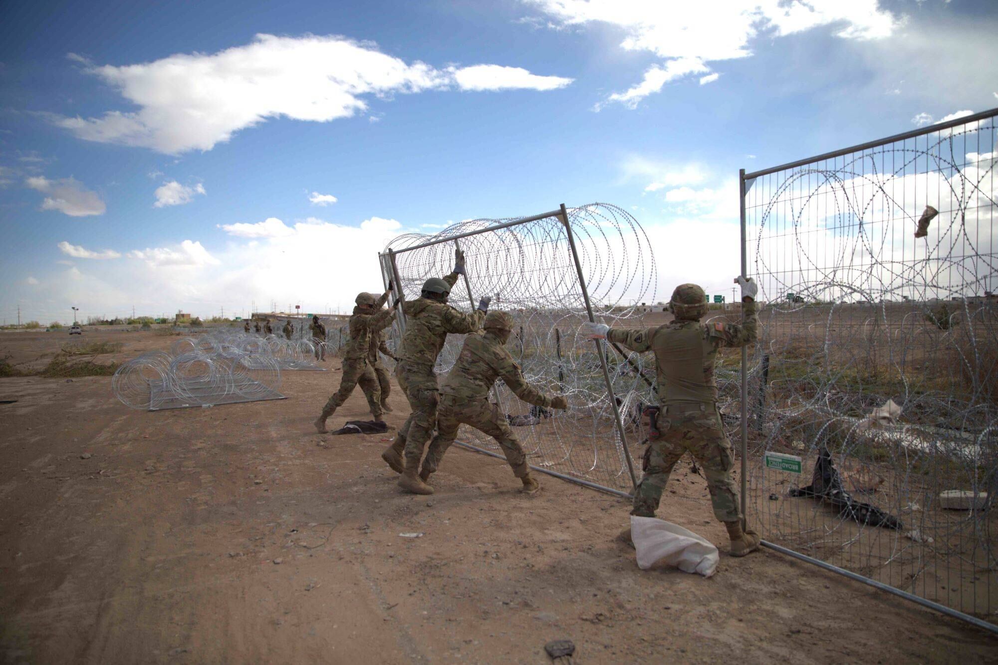 Abbott anunció la colocación de barreras adicionales a lo largo de la frontera de Texas con México