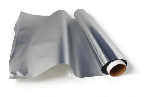 El papel de aluminio logra retener y reflejar el calor