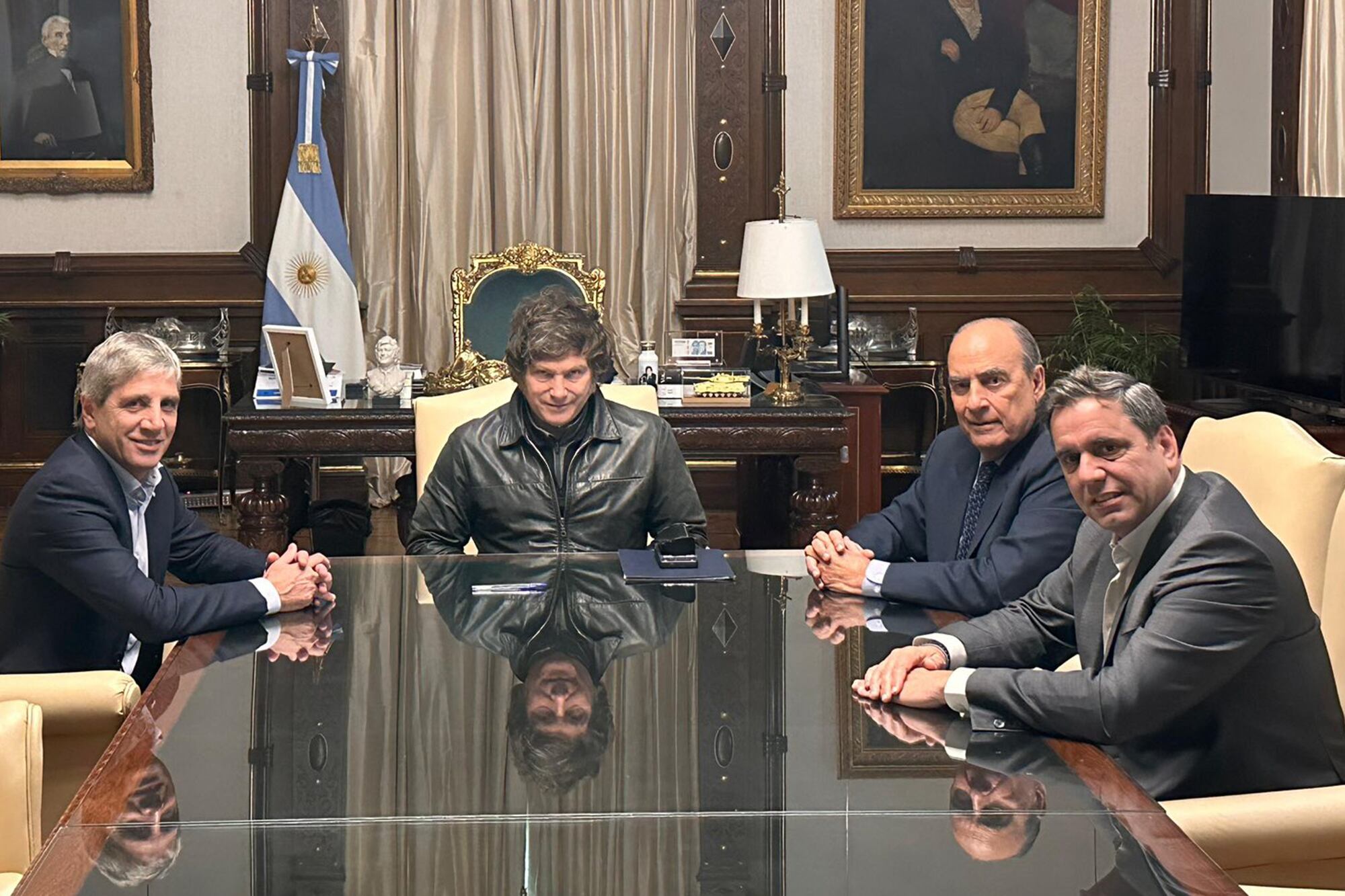 Luis Caputo, Javier Milei, Guillermo Francos y Lisandro Catalán