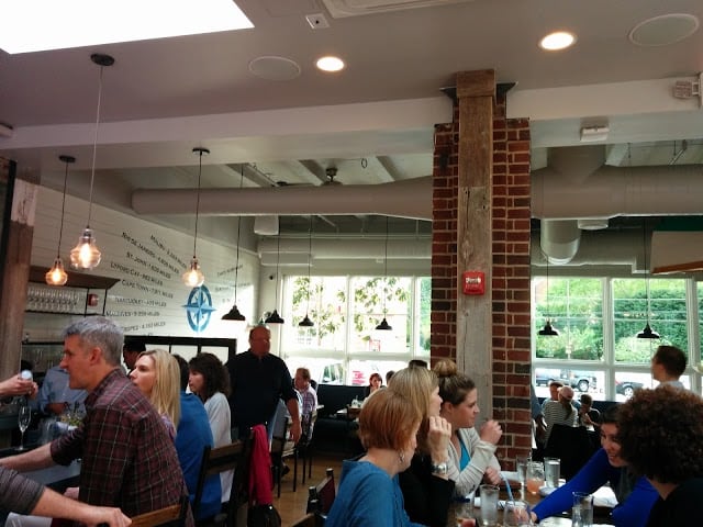 El dueño del restaurante dijo que los empleados quedaron con miedo, tras la visita de los agentes del ICE