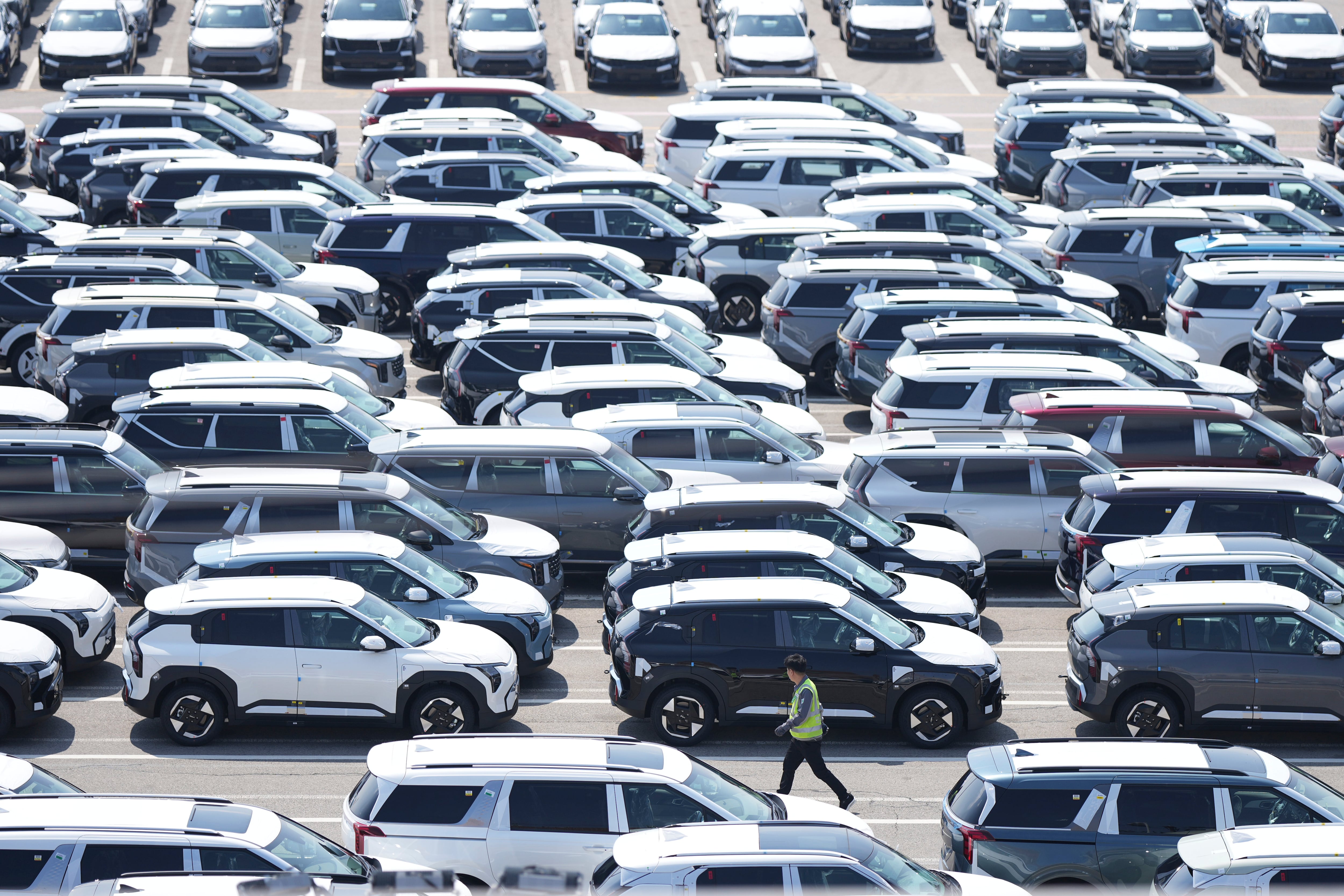 Las ventas de vehículos importados fuera de América del Norte cayeron un 7,9% interanual en el último trimestre de 2025