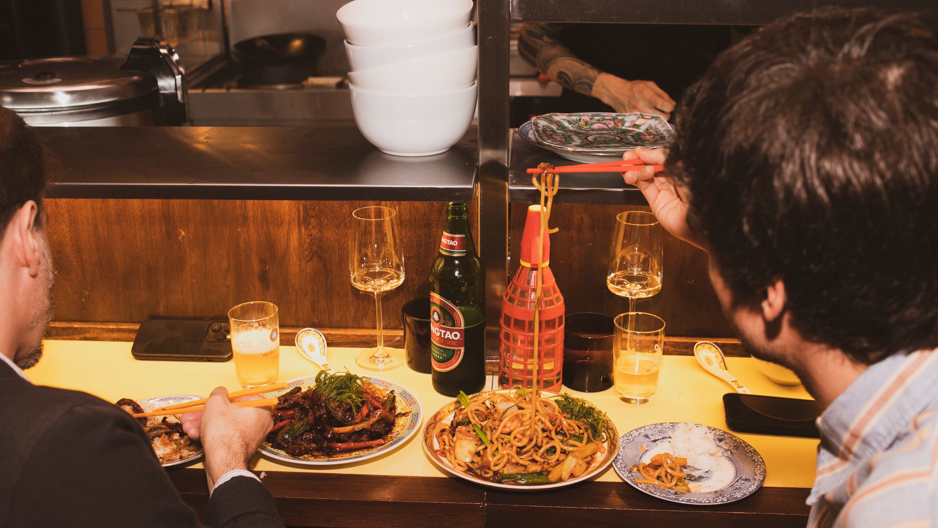 La barra es uno de los espacios más convocantes de la cantina.