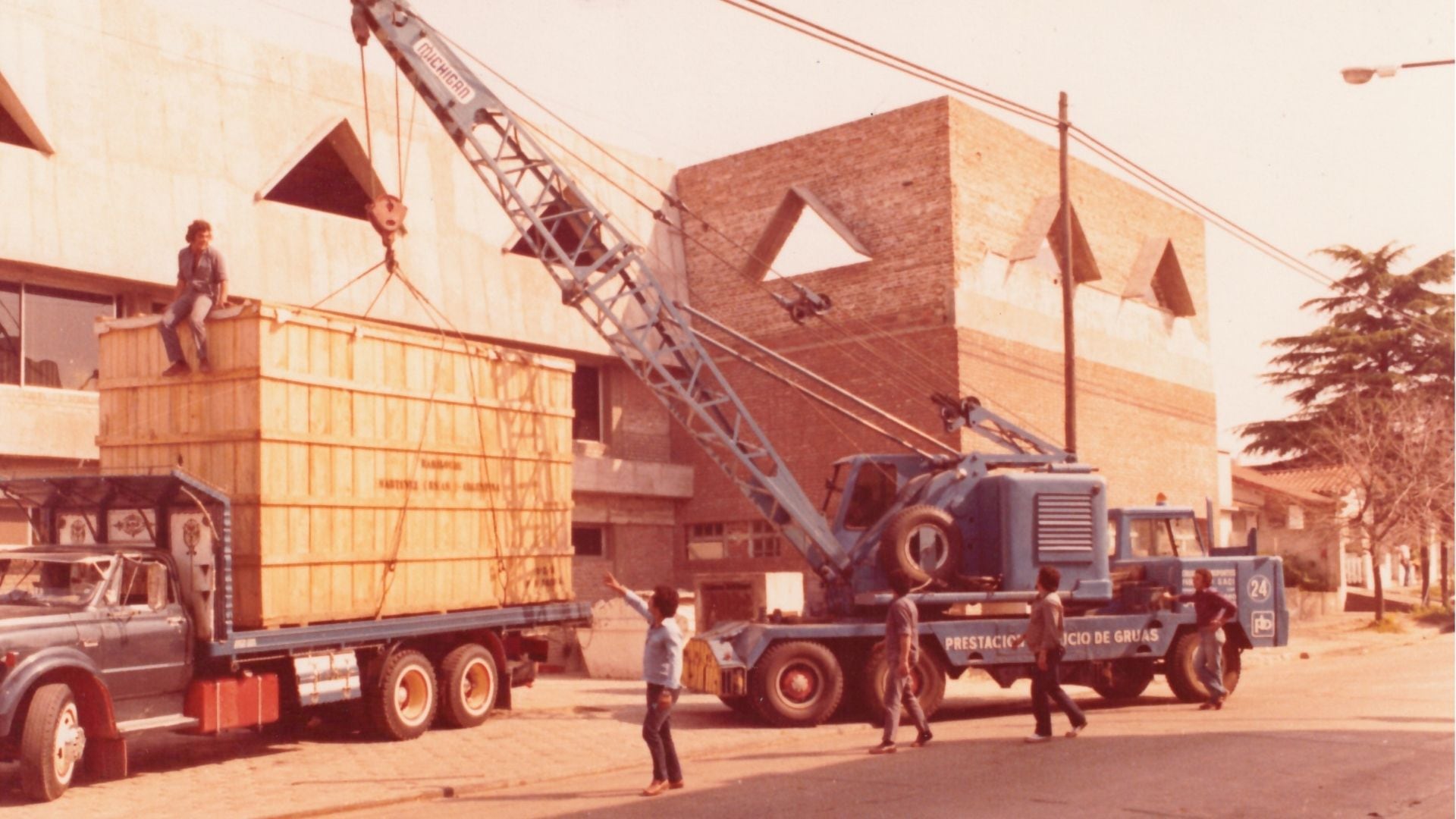 La construcción de la fábrica de chocolates Bariloche en Martínez