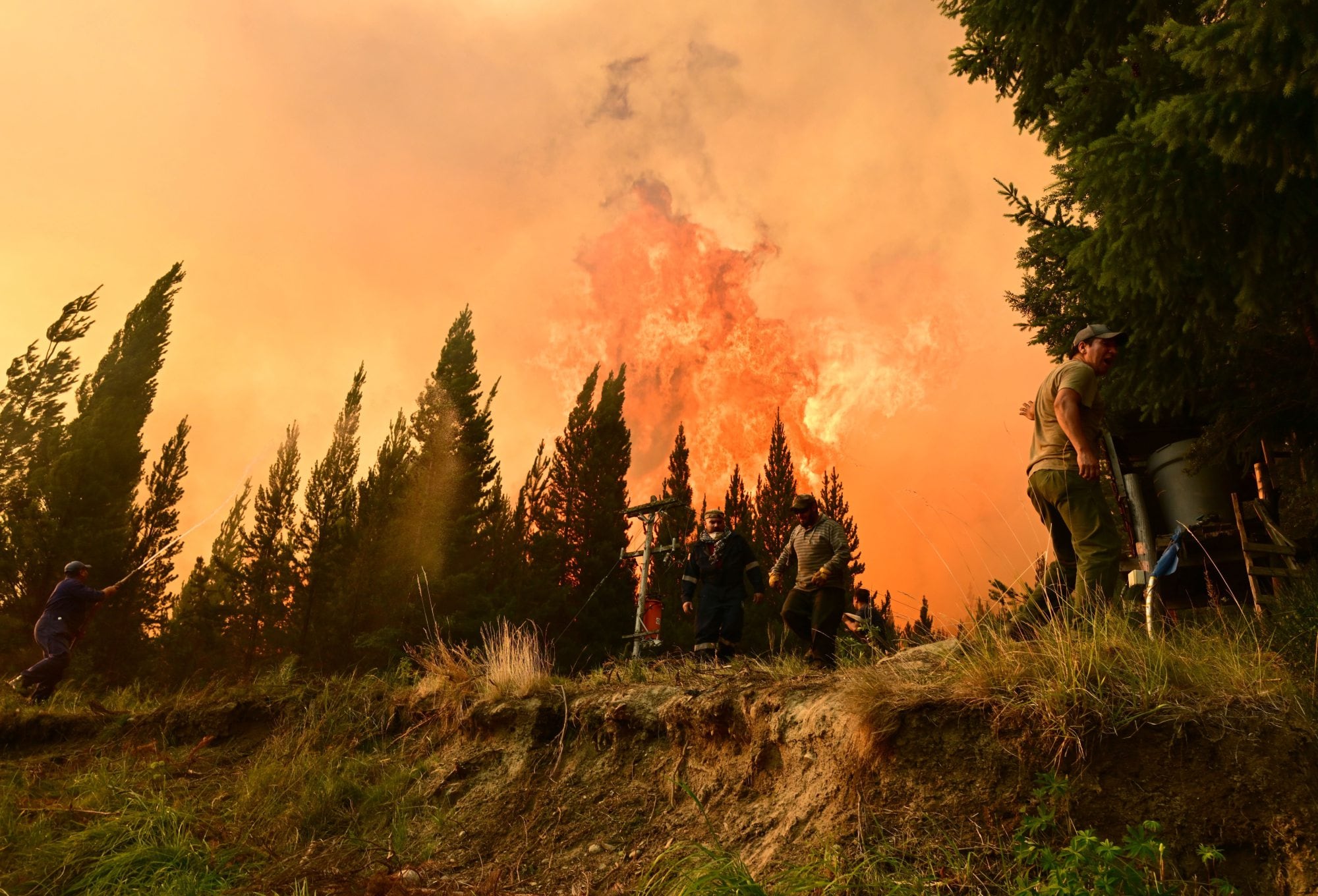 Fuego en la Patagonia: qué se sabe del avance de los incendios y qué dice el pronóstico para esta semana en el sur