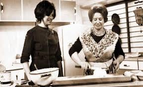 Doña Petrona cocinó por más de dos décadas en televisión, por Canal 7, junto a su asistente Juanita