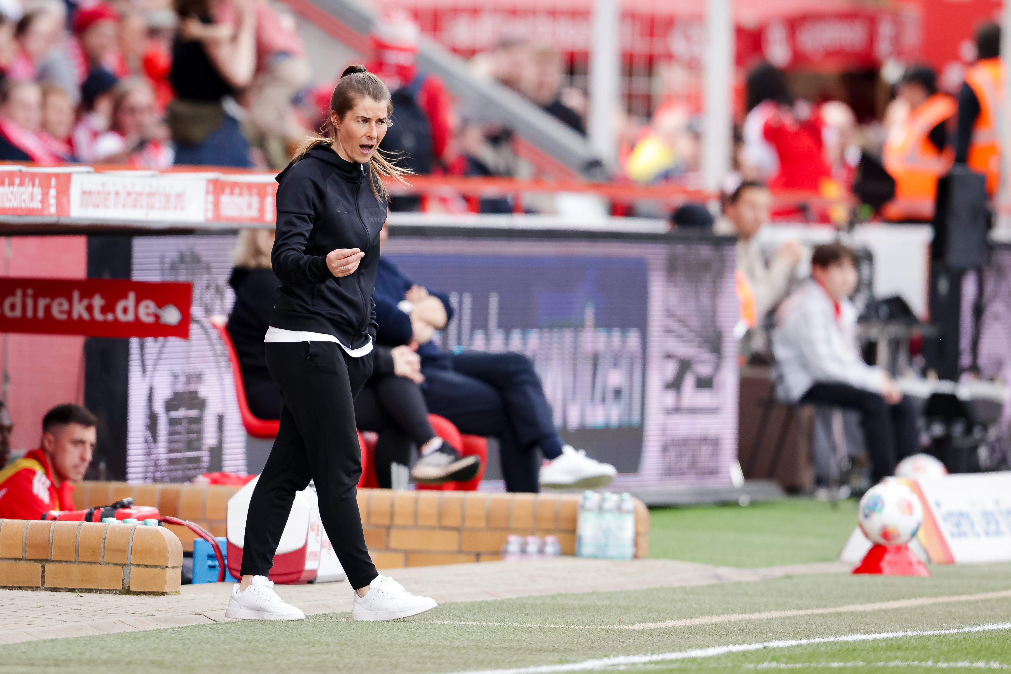 Marie-Louise Eta debutó como DT de Union Berlin y derribó un nuevo muro al ser la primera mujer en dirigir en la Bundesliga