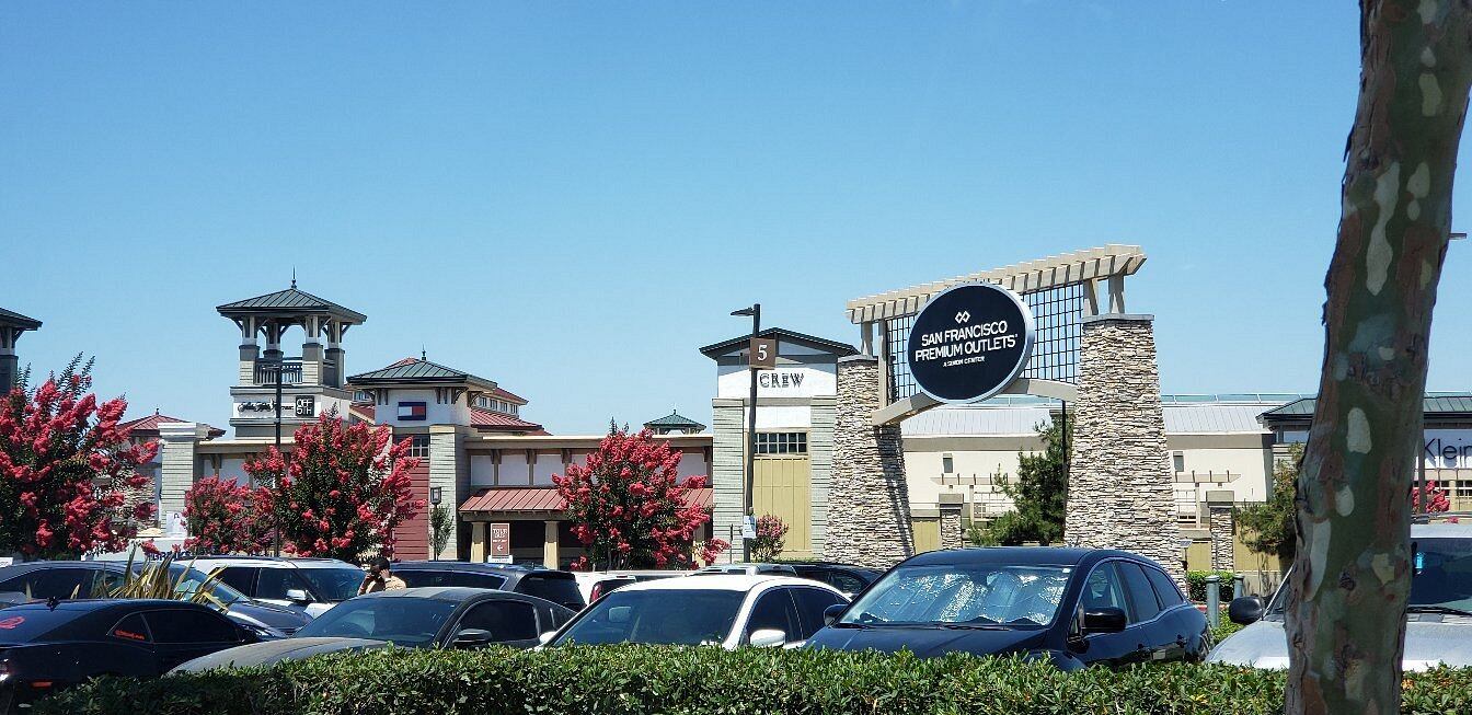 San Francisco Premium Outlets se encuentra a solo 40 minutos del centro de la ciudad