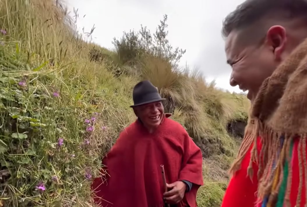 La familia cultiva y cosecha parte de los alimentos que consume a diario (Captura: YouTube Ecuador Y Sus Paisajes Oficial)