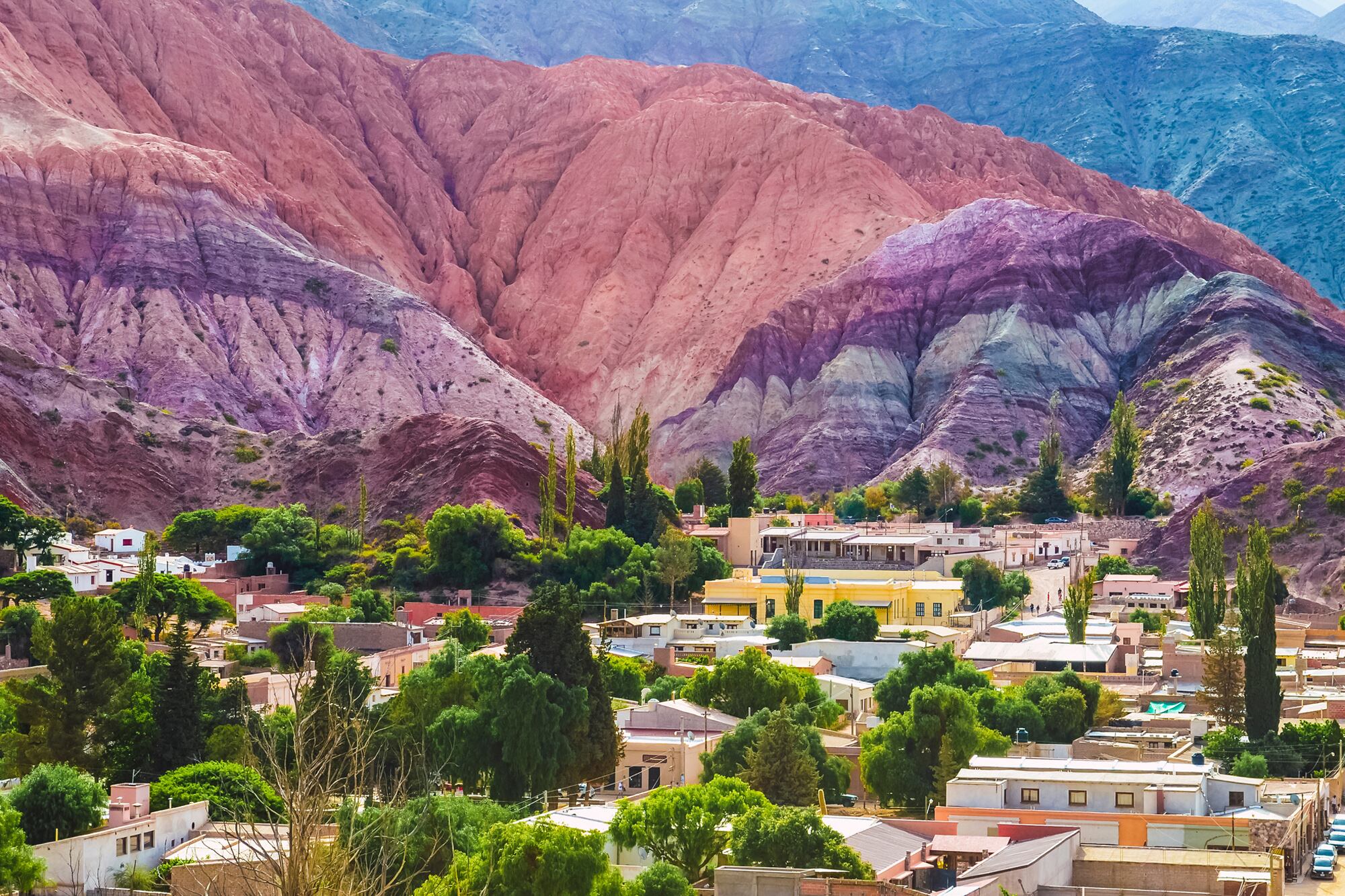 La vista del Cerro de los Siete Colores, y Purmamarca en Jujuy