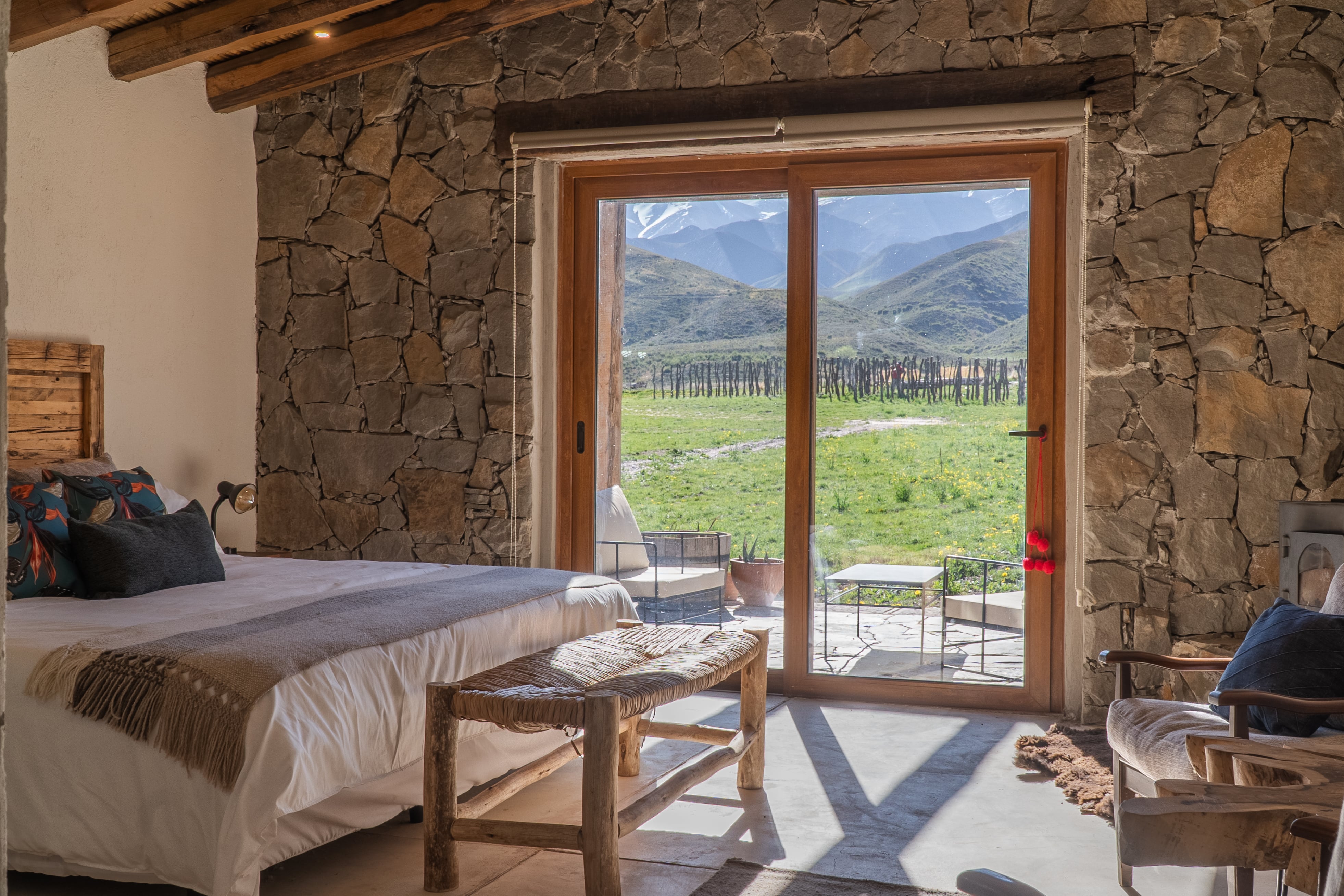 Una de las habitaciones del flamante lodge Bellaviña.