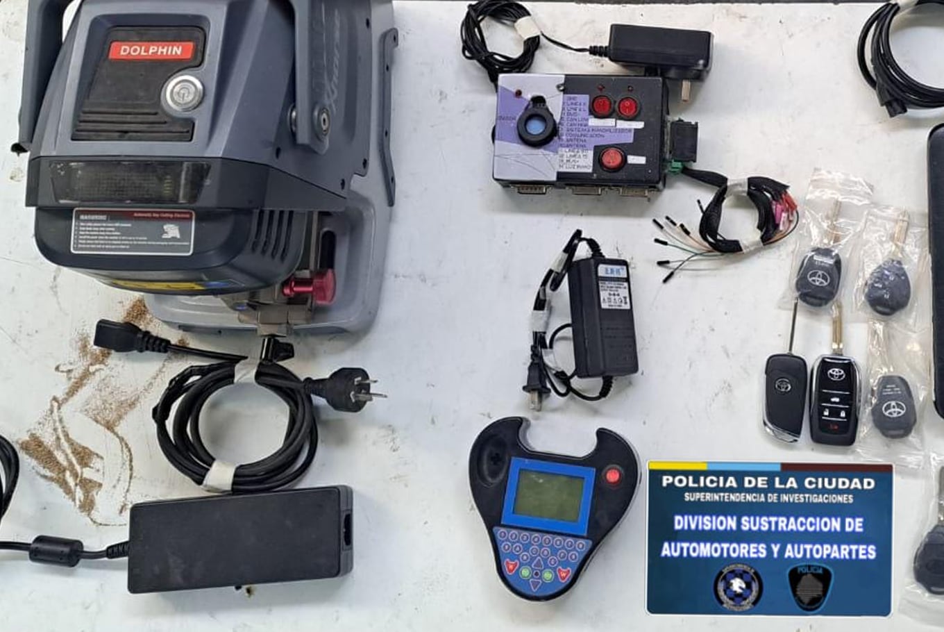 La caída de la banda que robó 22 camionetas 4x4 de la misma marca y mismo modelo en Belgrano y Núñez 6 Los dispositivos electrónicos secuestrados en poder de los sospechosos