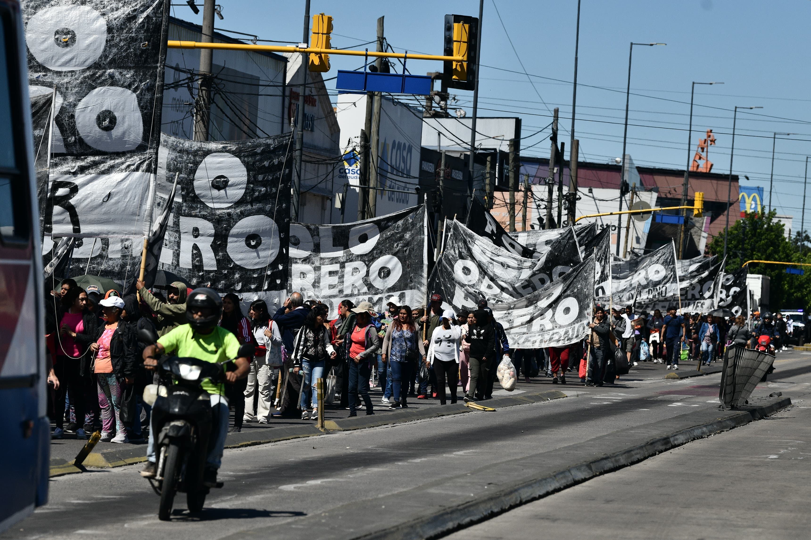 El Polo Obrero corta parcialmente el camino de cintura (Bufano), en La Matanza