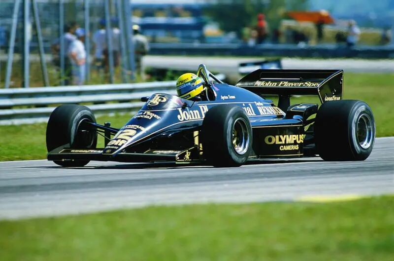 La primera victoria de Senna en la F1 fue con el icónico Lotus en 1985