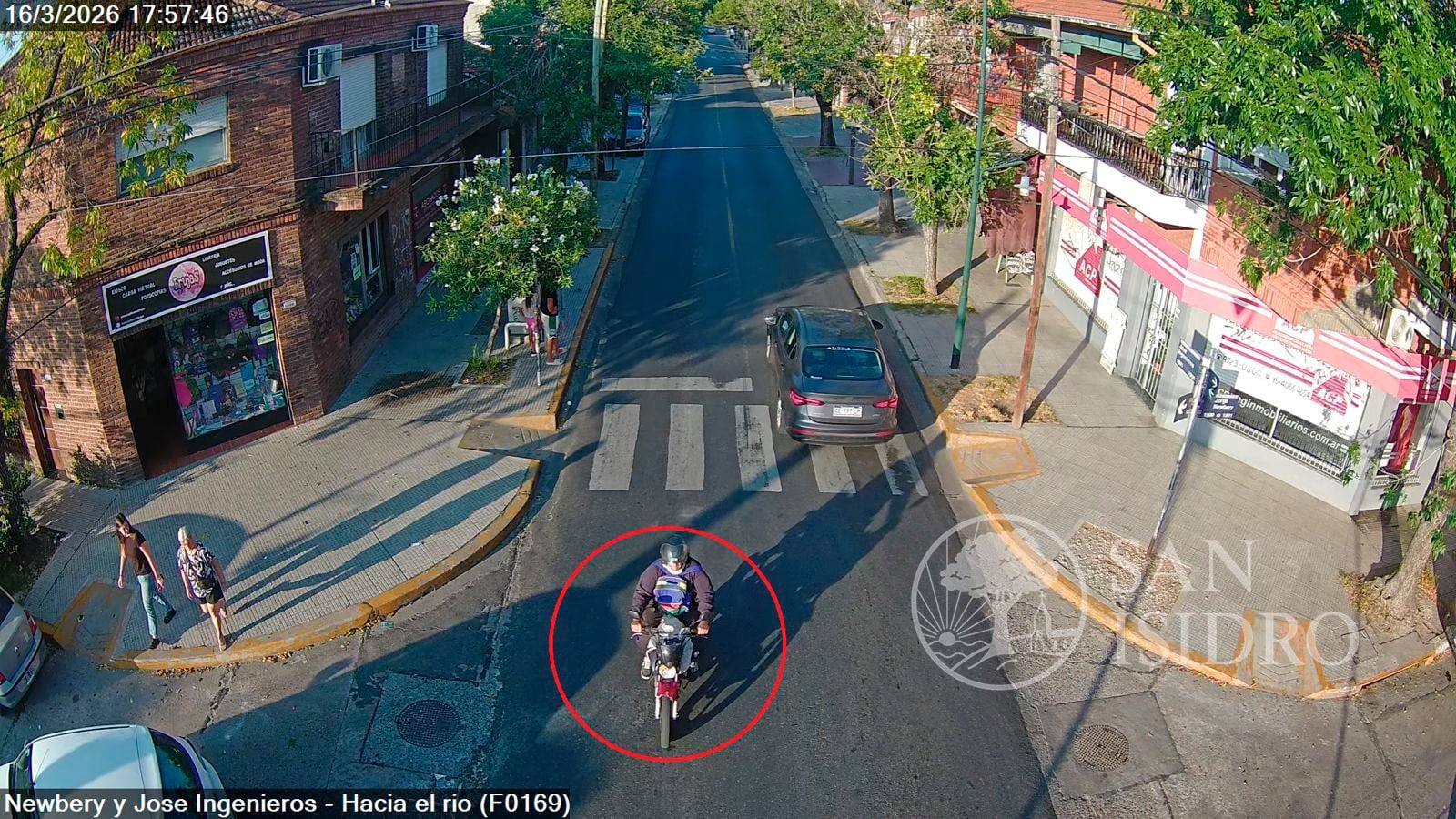 Las imágenes del sicario captadas por las cámaras de seguridad de la Municipalidad de San Isidro