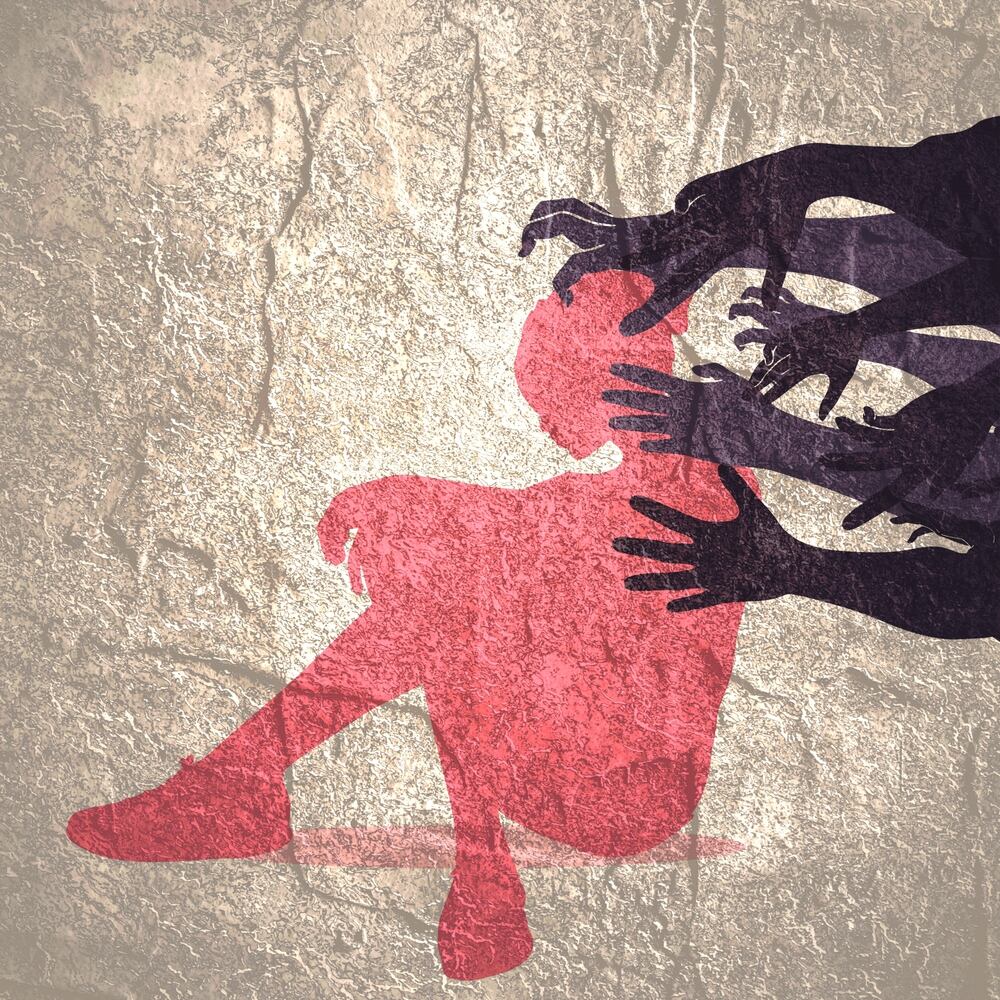 A pesar del ambiente de emancipación sexual femenina que crecía en los 90, la cultura circundante todavía estaba arraigada en el tipo de sexismo lascivo