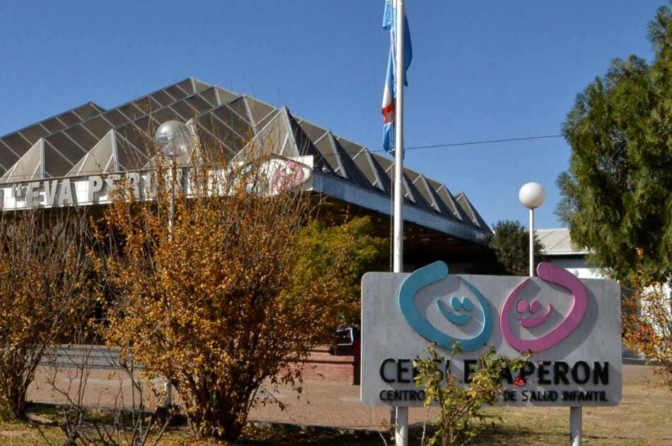 Ante la gravedad del cuadro que presentaba el menor, los profesionales de la salud dispusieron su derivación al Centro Provincial de Salud Infantil (Cepsi)