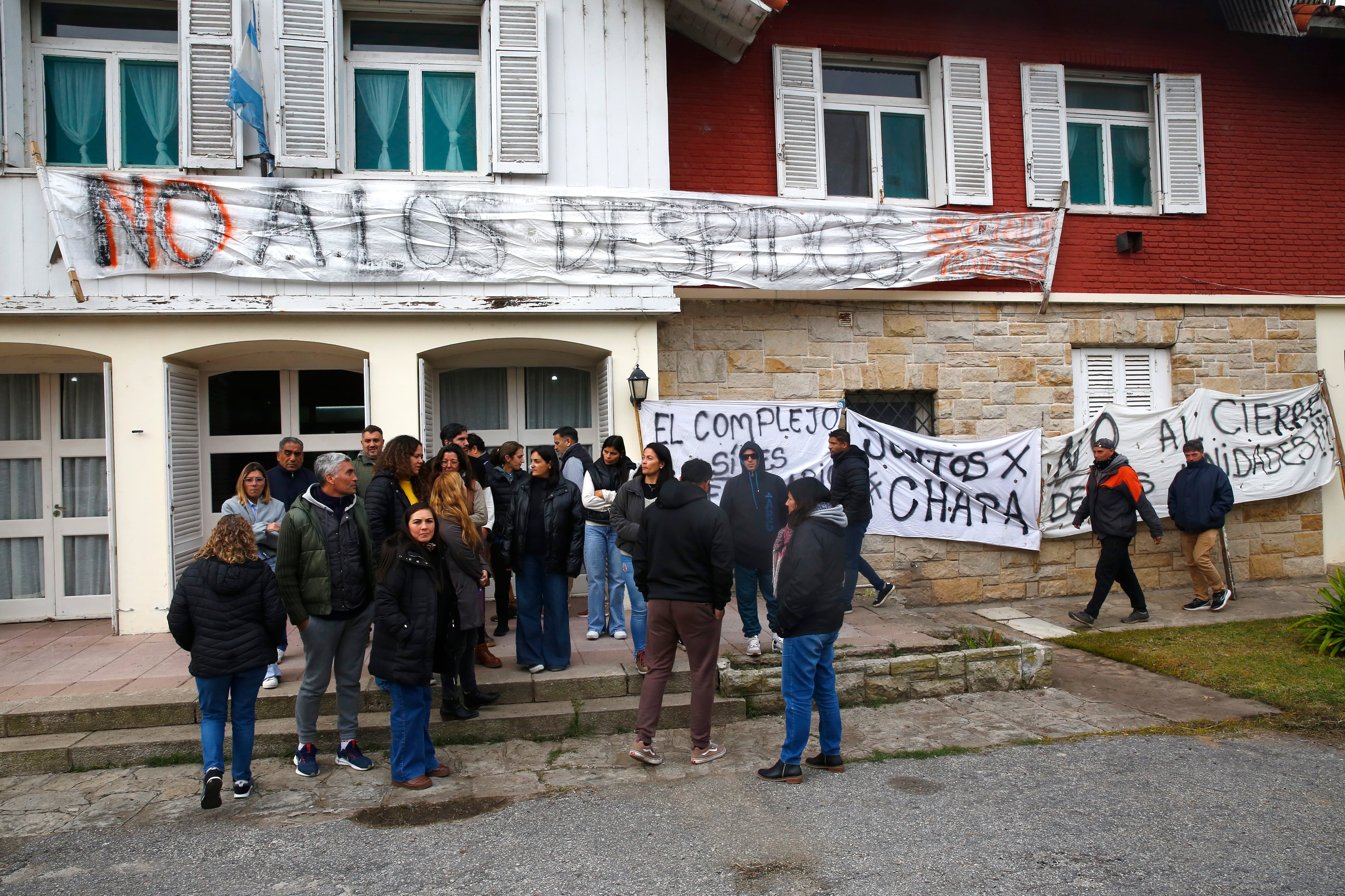 Hoteles de Chapadmalal: 58 trabajadores en alerta y 30 familias al borde del desalojo