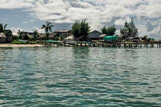 Las islas en las que viven se hunden por el calentamiento, pero ellos resisten