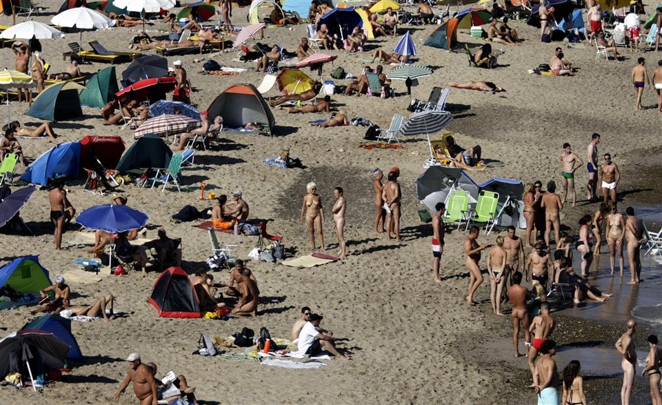 Una vista panorámica de Playa Escondida, visitada por nudistas y amantes de la tranquilidad