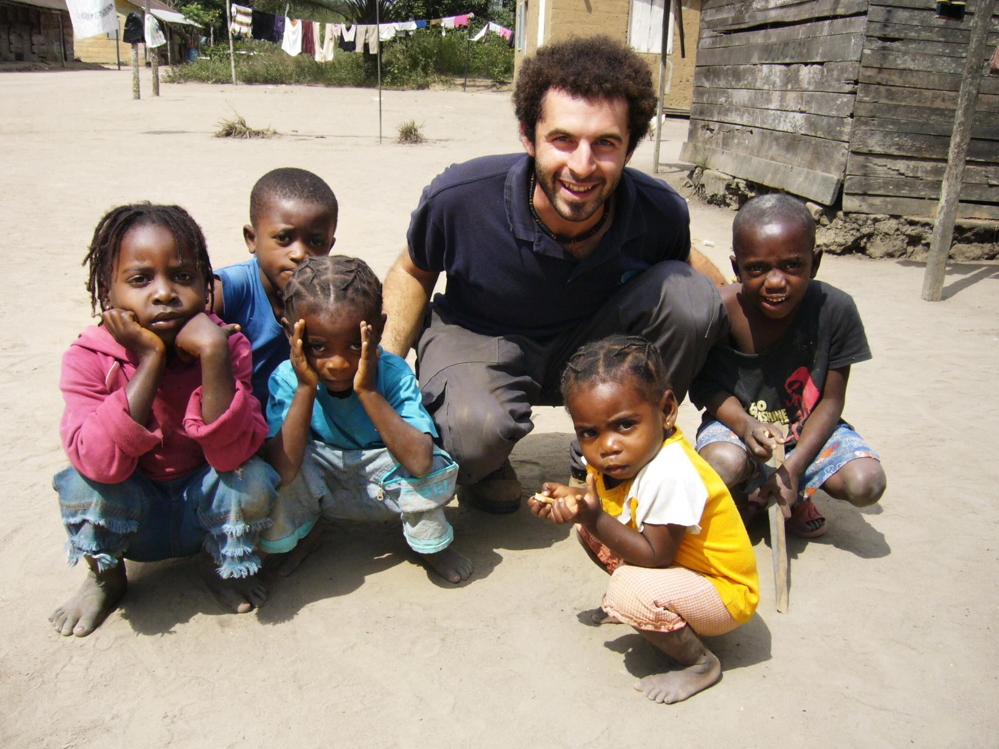 Aquella experiencia lo marcó, fueron sesenta días seguidos trabajando de sol a sol en Cabinda, al norte de Angola en la sabana y la selva.