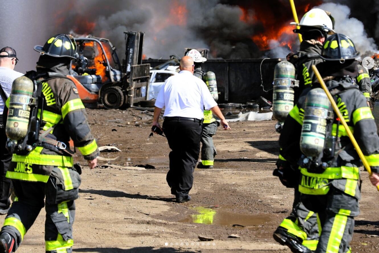 Noticias de Florida, en vivo: la latina Salazar y un expresentador de CBS se disputan el voto republicano hoy, 10 de marzo 6 Una de las imágenes del incendio en el depósito de autos en Tampa