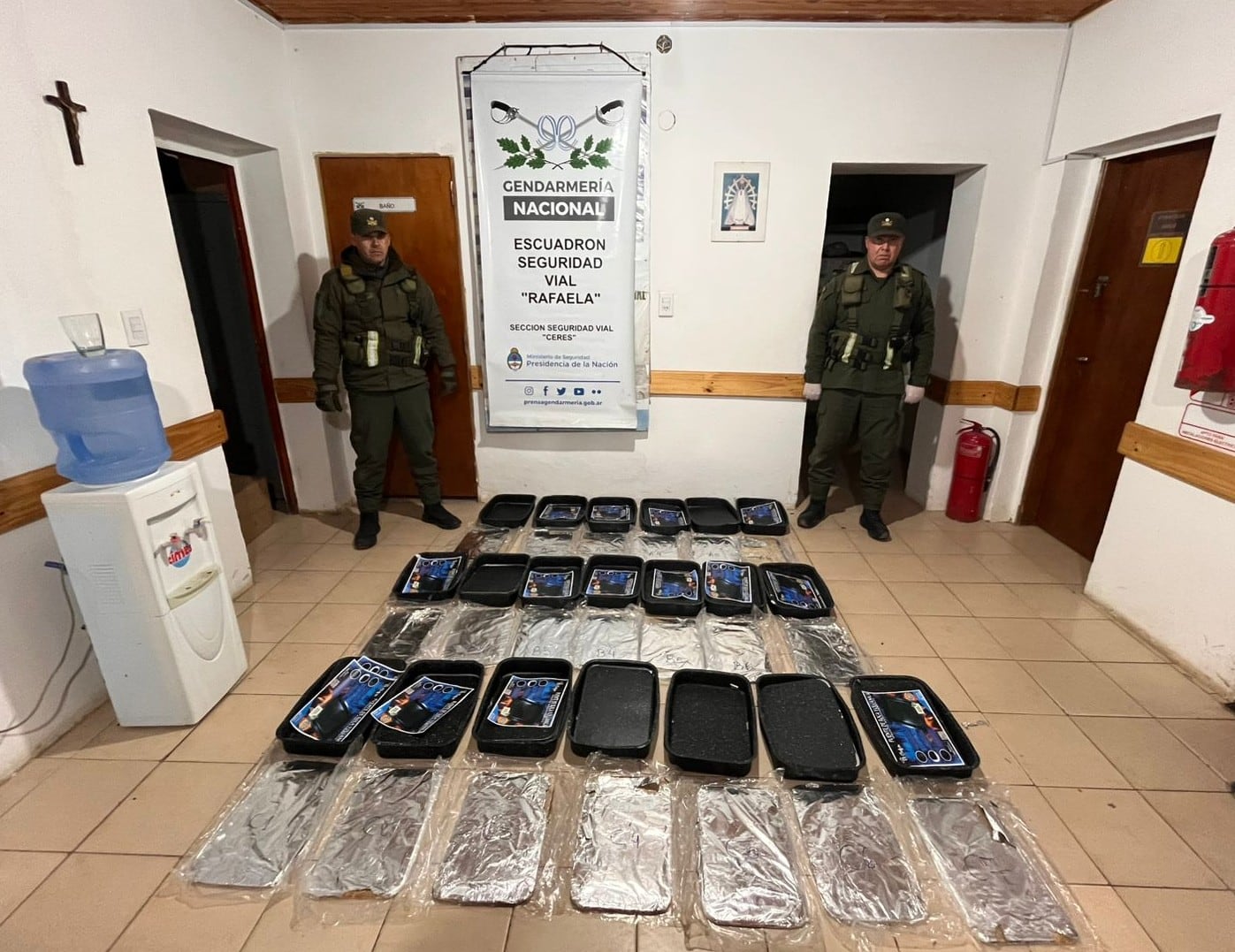 Los elementos de cocina en donde habían escondido la droga (Prensa Gendarmería)