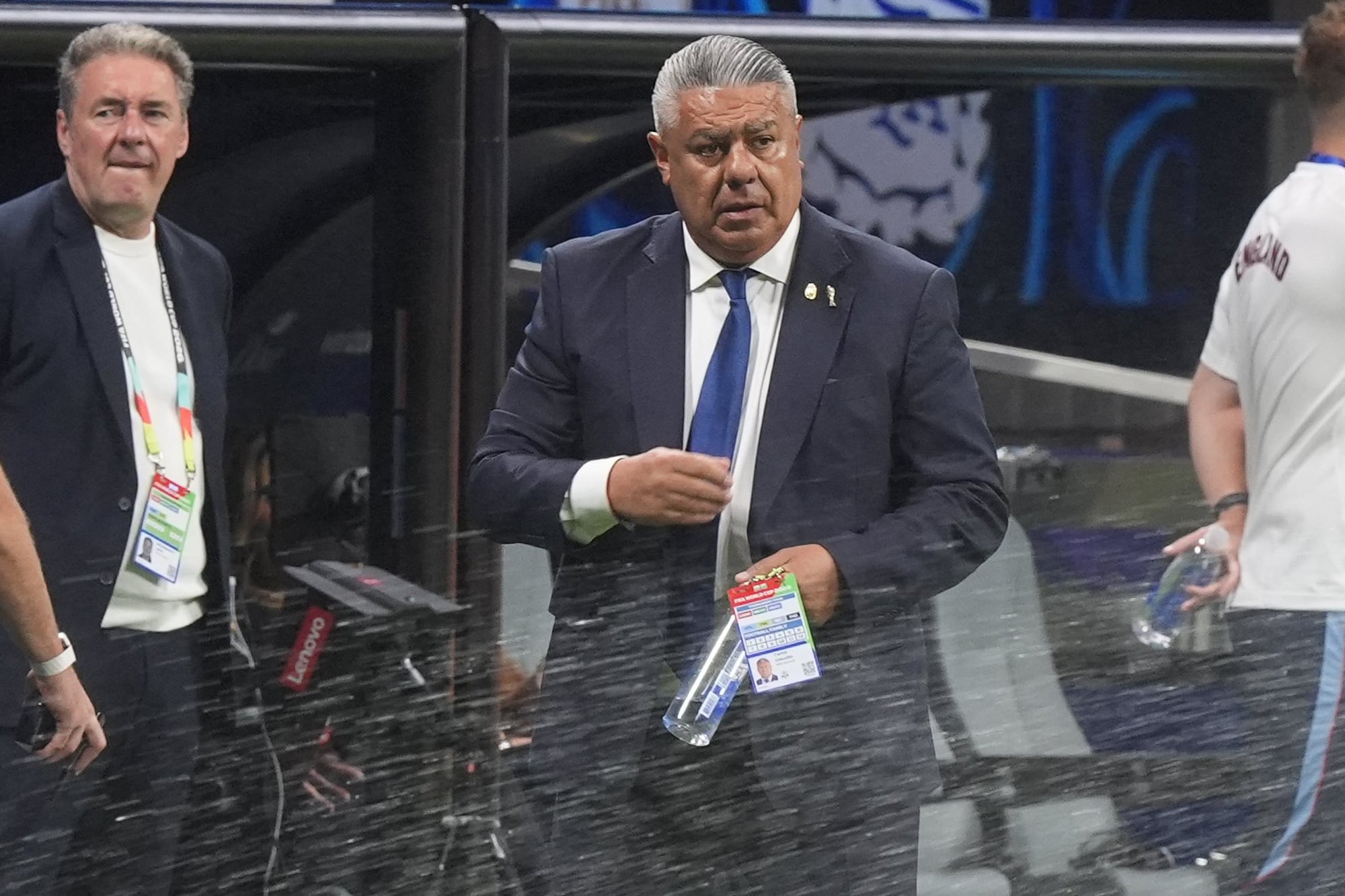 El presidente de la AFA, Chiqui Tapia, en la previa del partido del Mundial entre Argentina e Inglaterra en el Atlanta Stadium