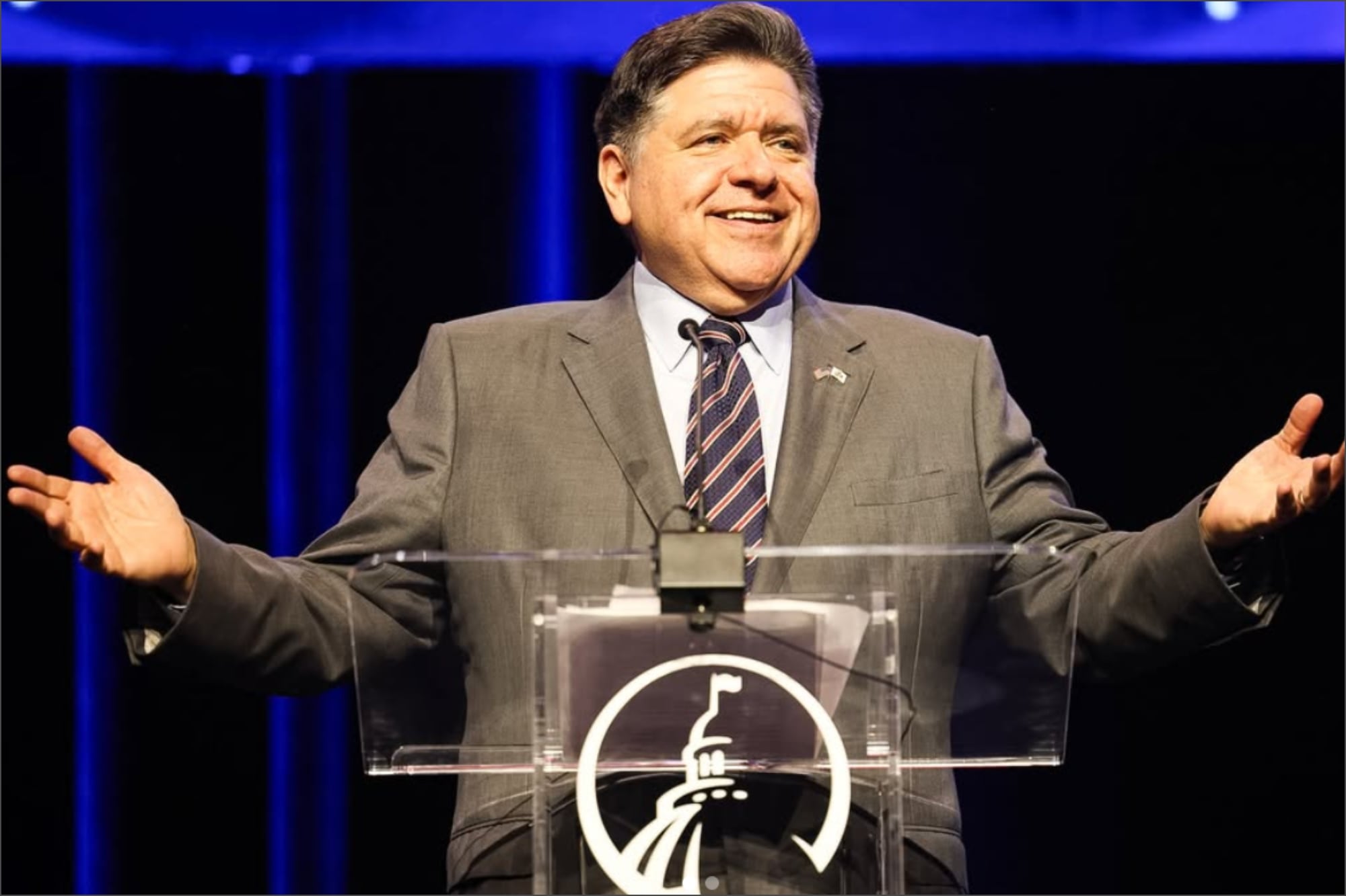 Según el gobernador Pritzker, el plan reduciría la burocracia, aumentaría la oferta de viviendas y disminuiría los costos para las familias